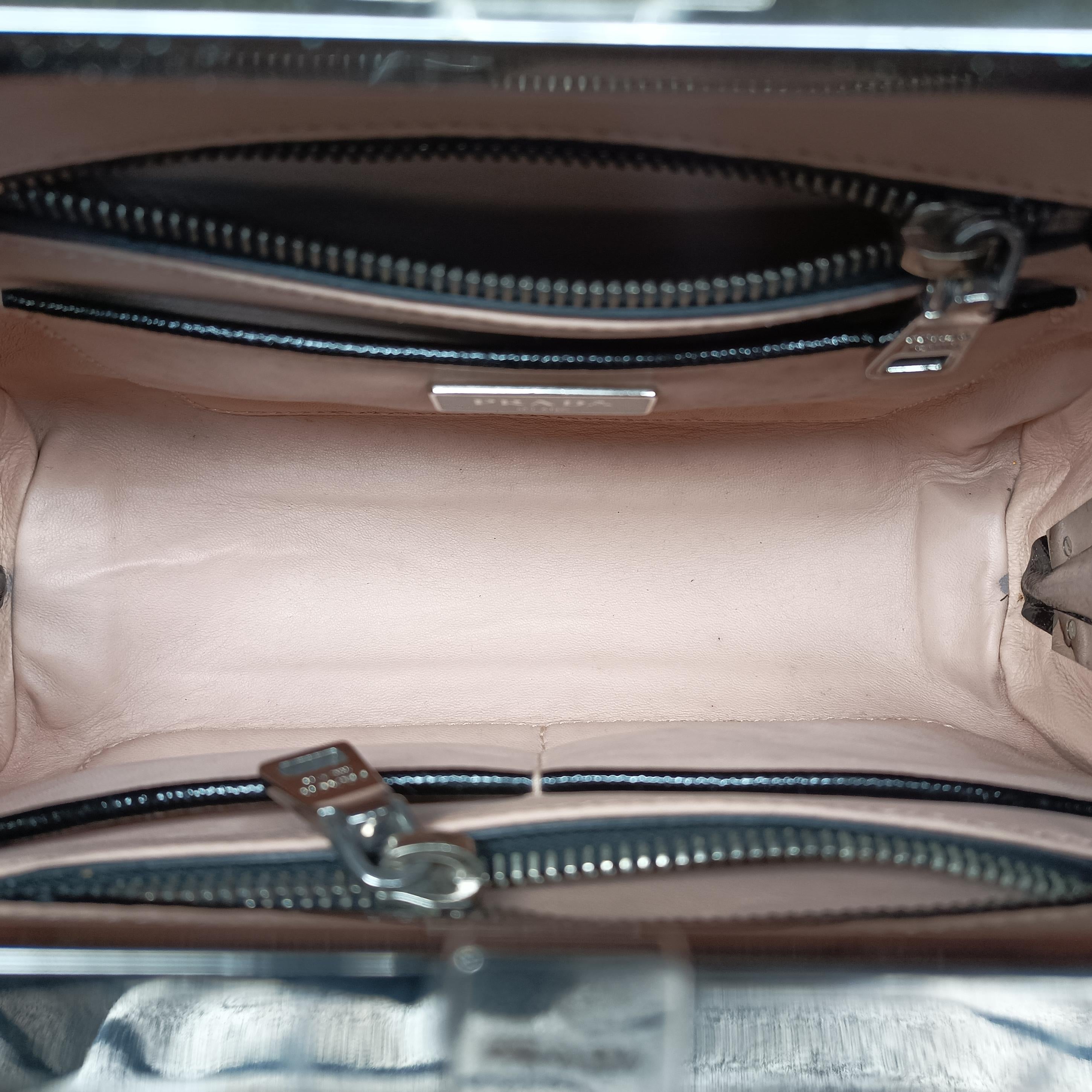 Studs Pyramid Frame Satchel Black Patent 180 8スタッズピラミッドフレームサッチェル ブラック パテント 180 8