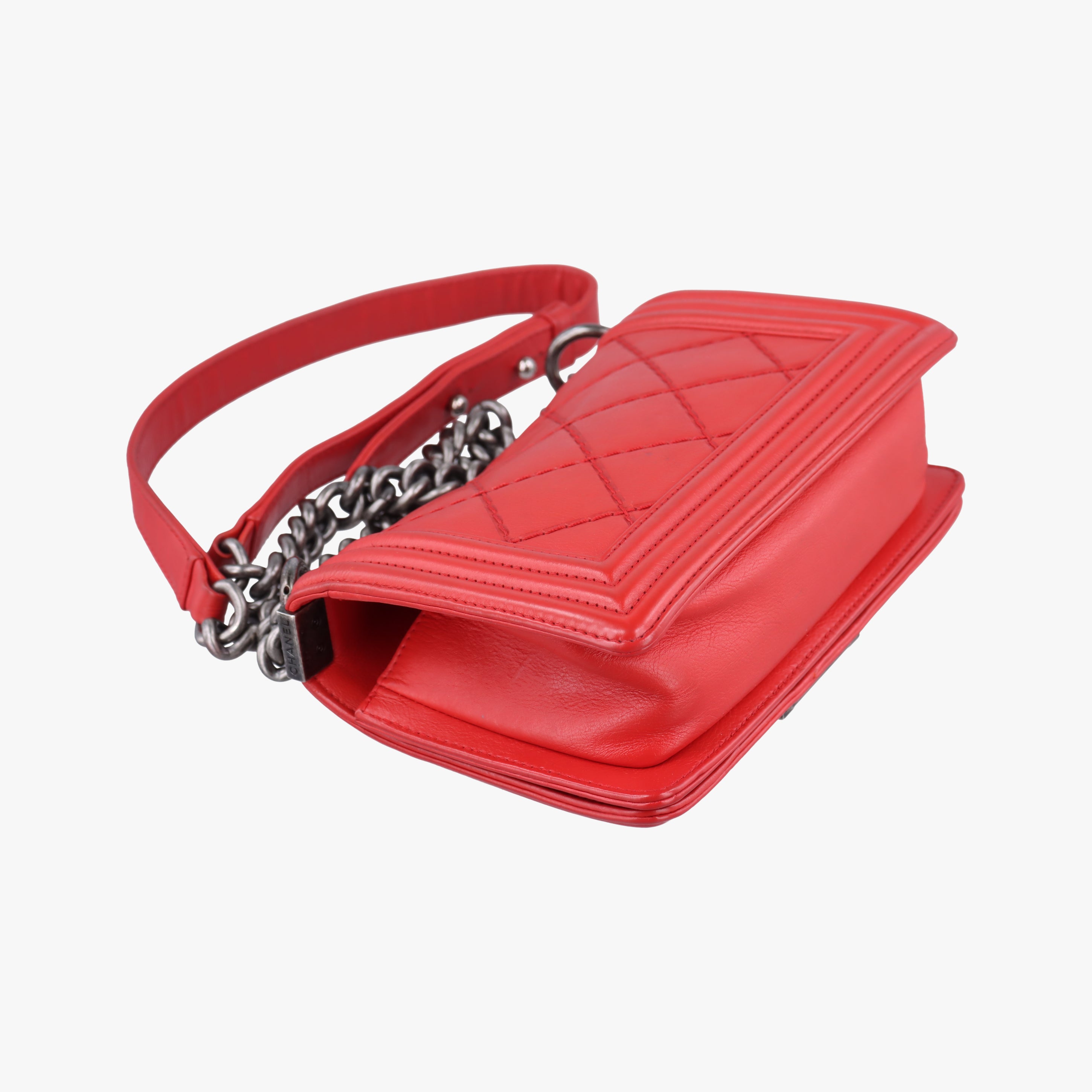 BOY CHANEL Red Leather A92104 18681204ボーイシャネル レッド レザー A92104 18681204