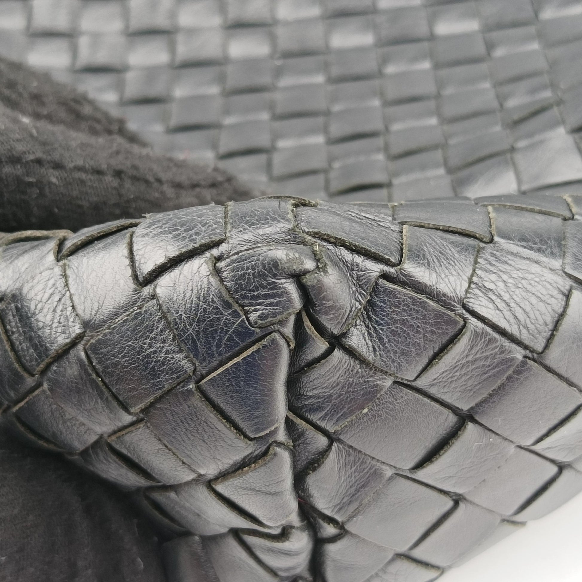 Intrecciato Black lambskin B02437012Eイントレチャート ブラック ラムスキン B02437012E