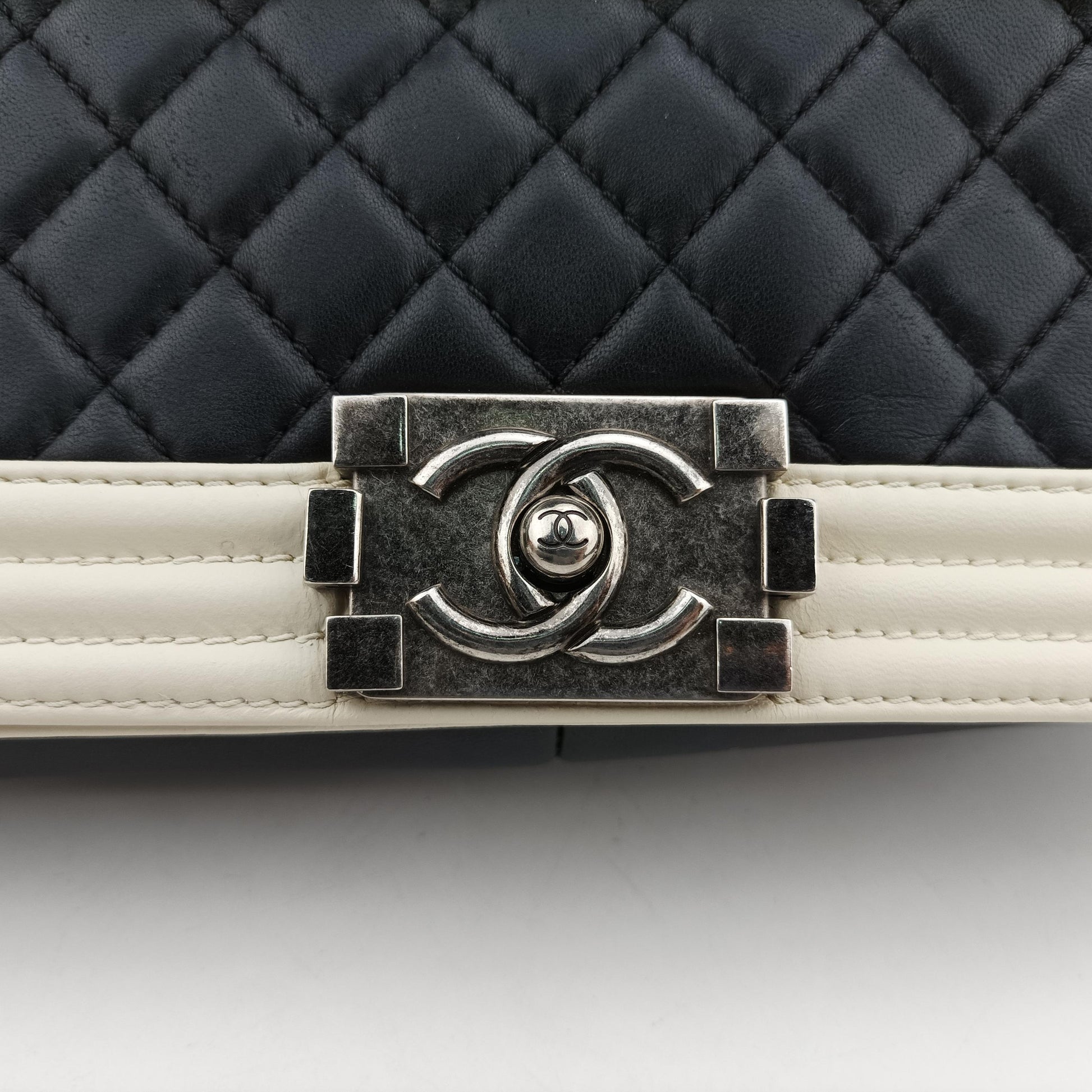 BOY CHANEL Black×beige Leather A67087 17949885ボーイシャネル ブラック×ベージュ レザー A67087 17949885