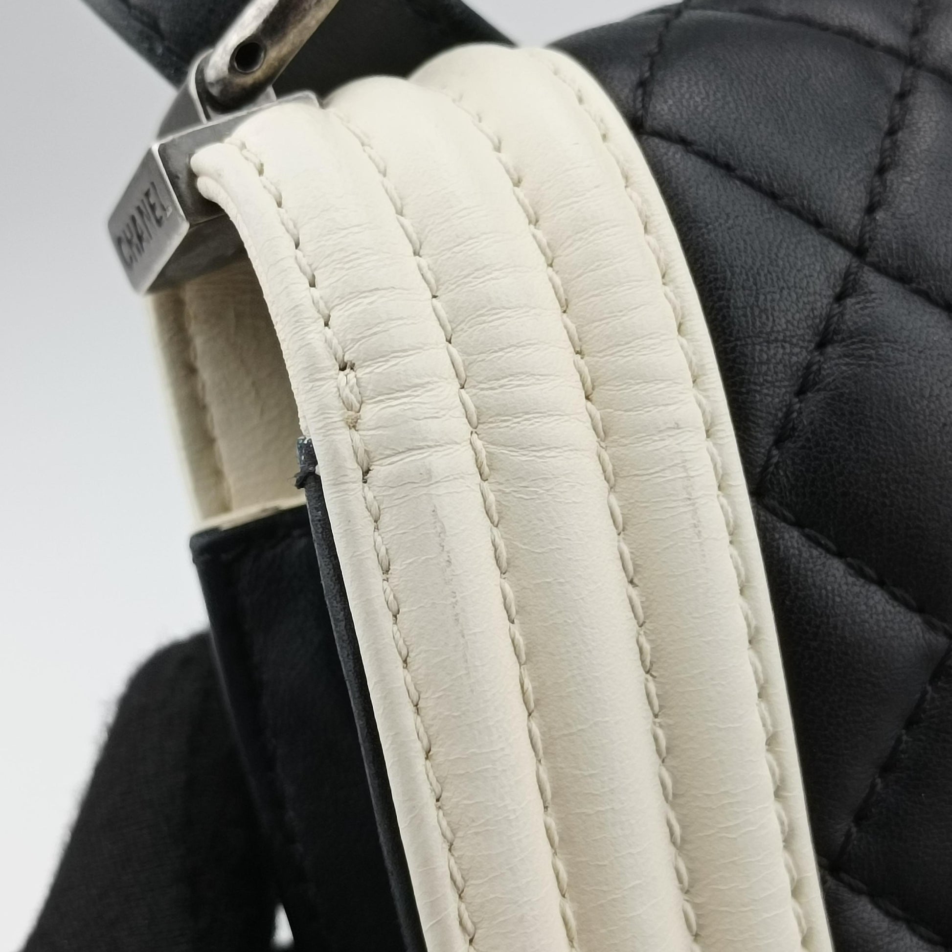 BOY CHANEL Black×beige Leather A67087 17949885ボーイシャネル ブラック×ベージュ レザー A67087 17949885