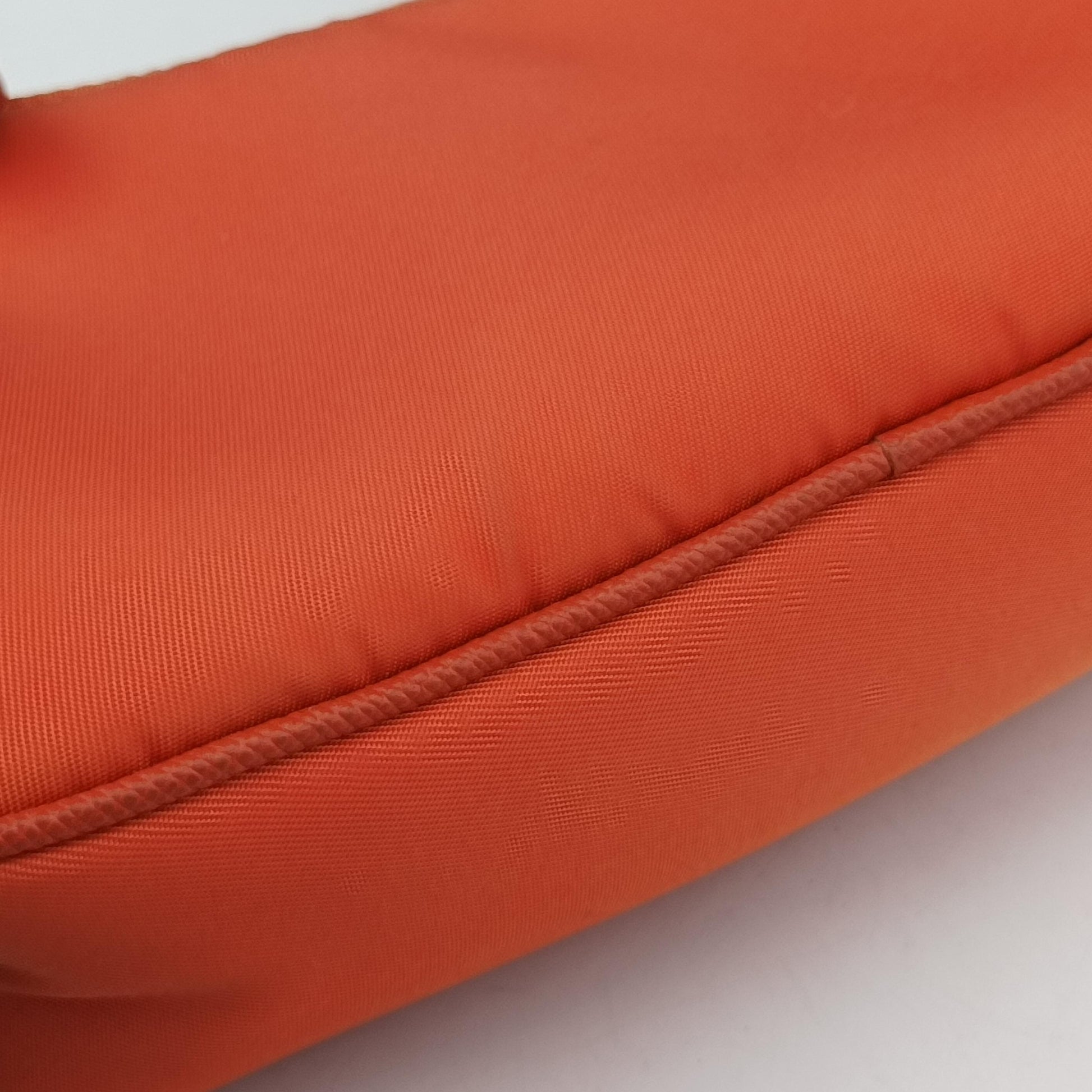 Triangle Logo Orange nylon 1TT122 42トライアングルロゴ オレンジ ナイロン 1TT122 42