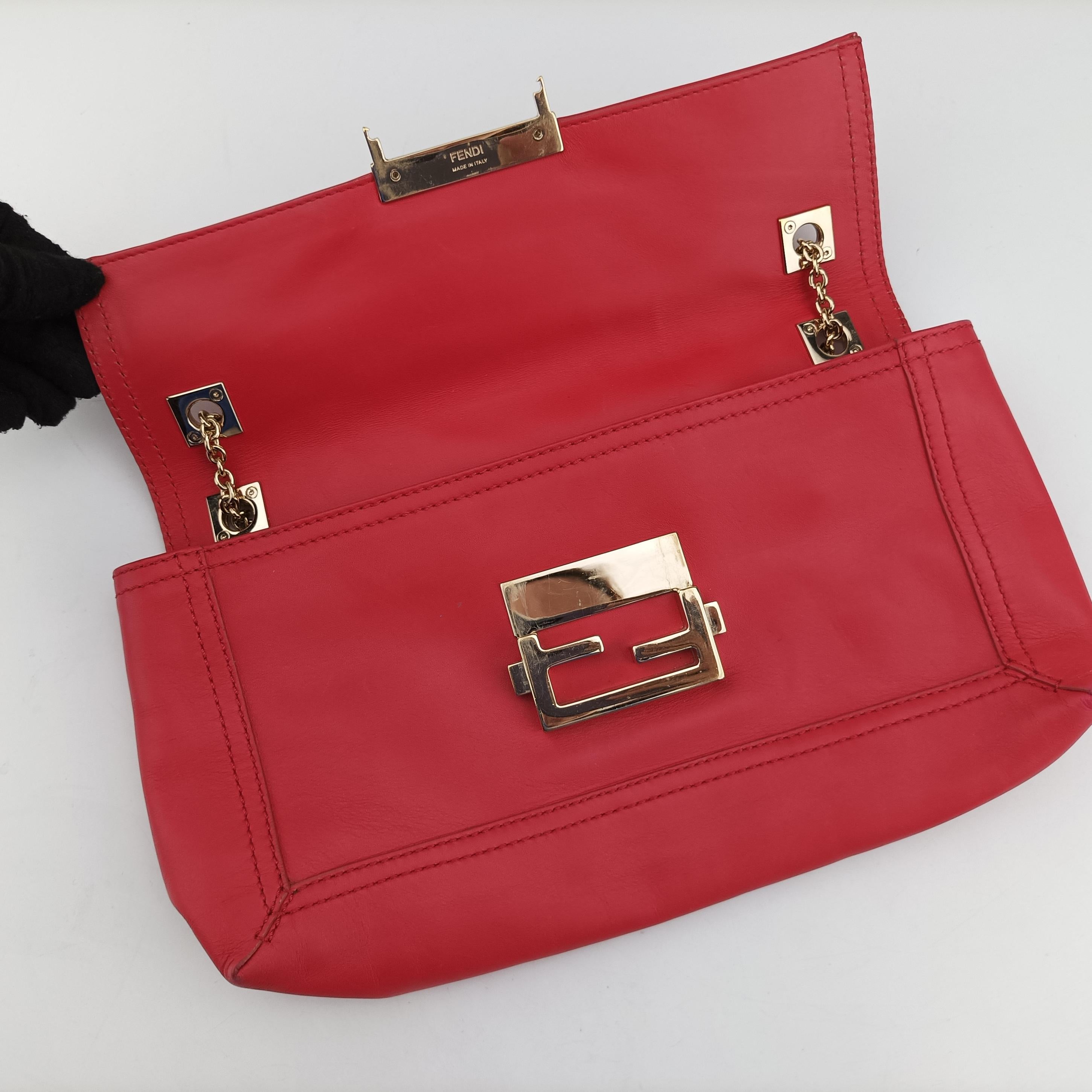 Baguette Chain Flap Red Leather 8BT139 8BT139-A09 128-2566マンマバケット レッド レザー 8BT139 8BT139-A09 128-2566