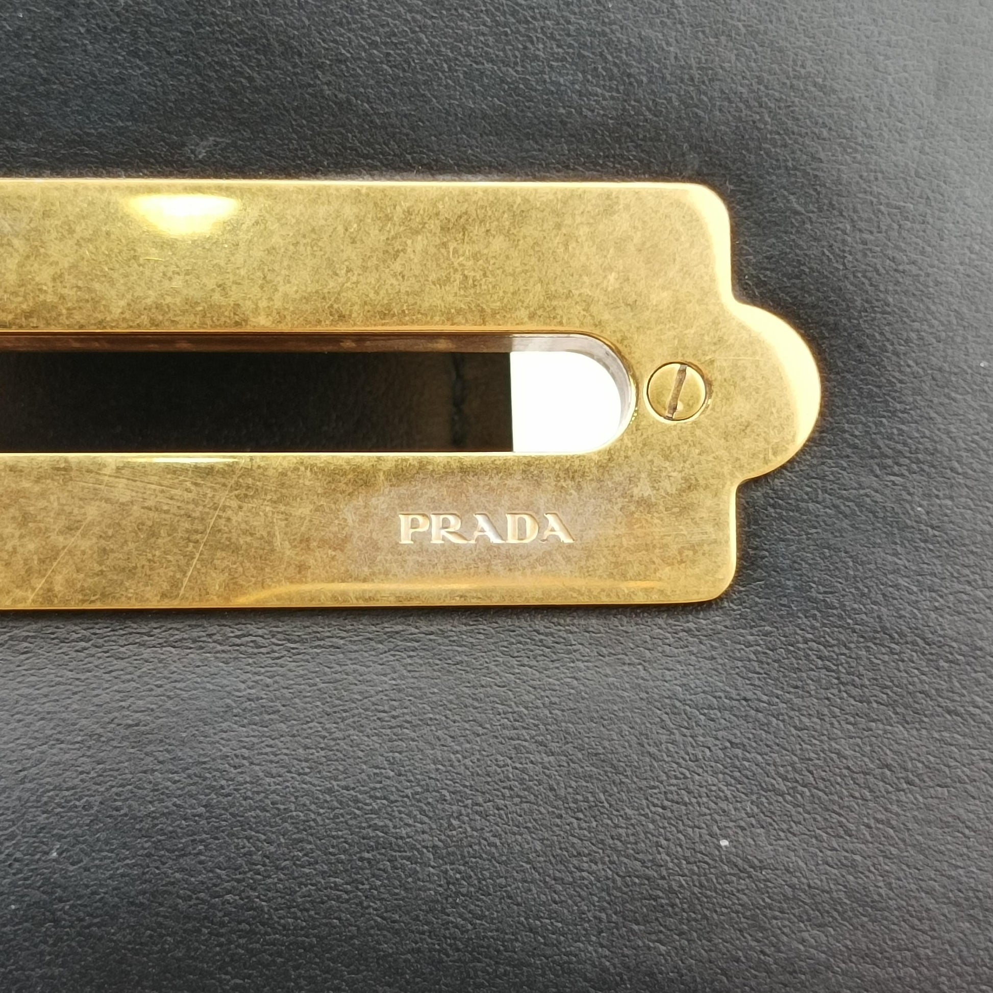 Cahier Black Leather 1BD045 25カイエ ブラック レザー 1BD045 25