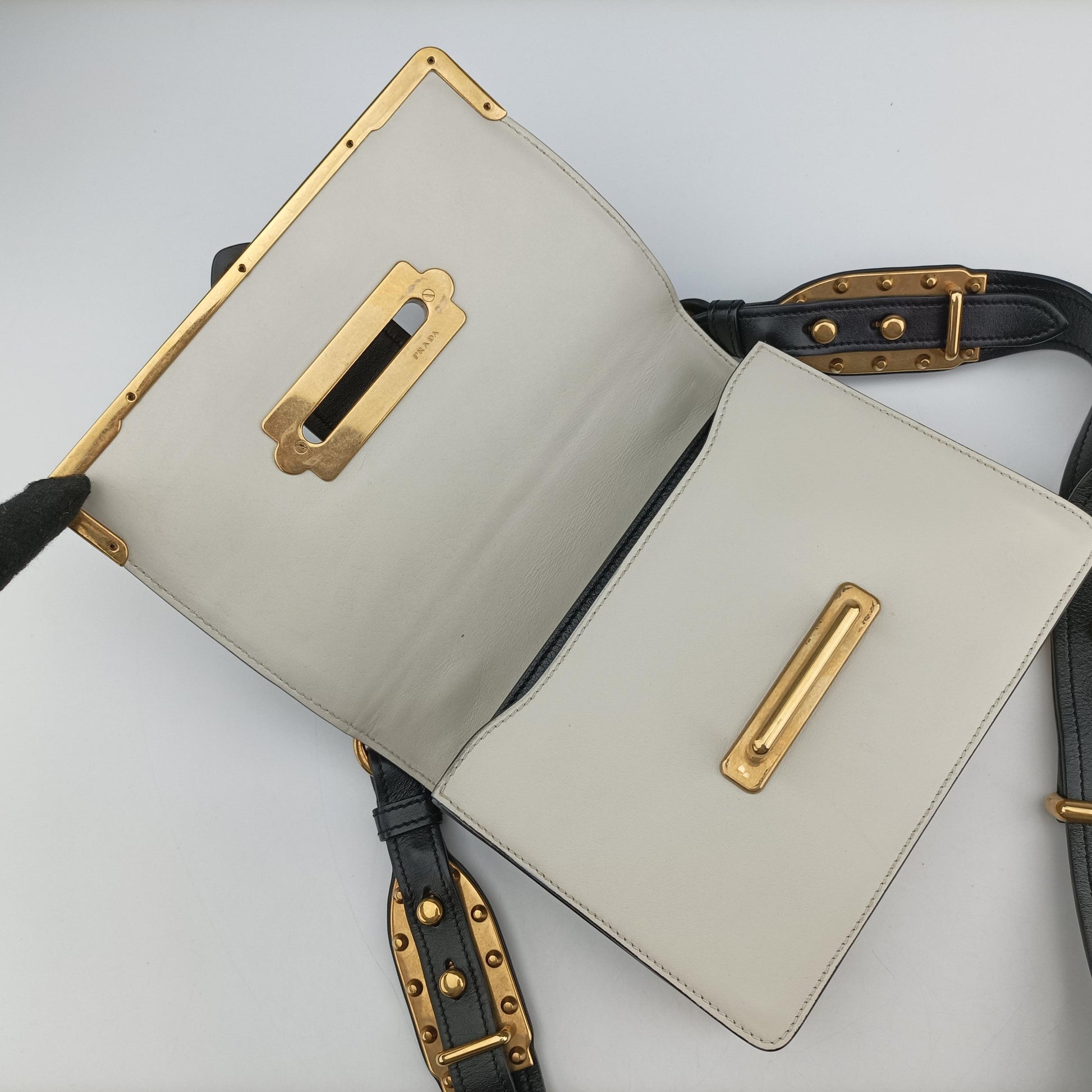 Cahier Black×white Leather×SAFFIANO Leather 1BD045 25カイエ ブラック×ホワイト レザー×サフィアーノレザー 1BD045 25