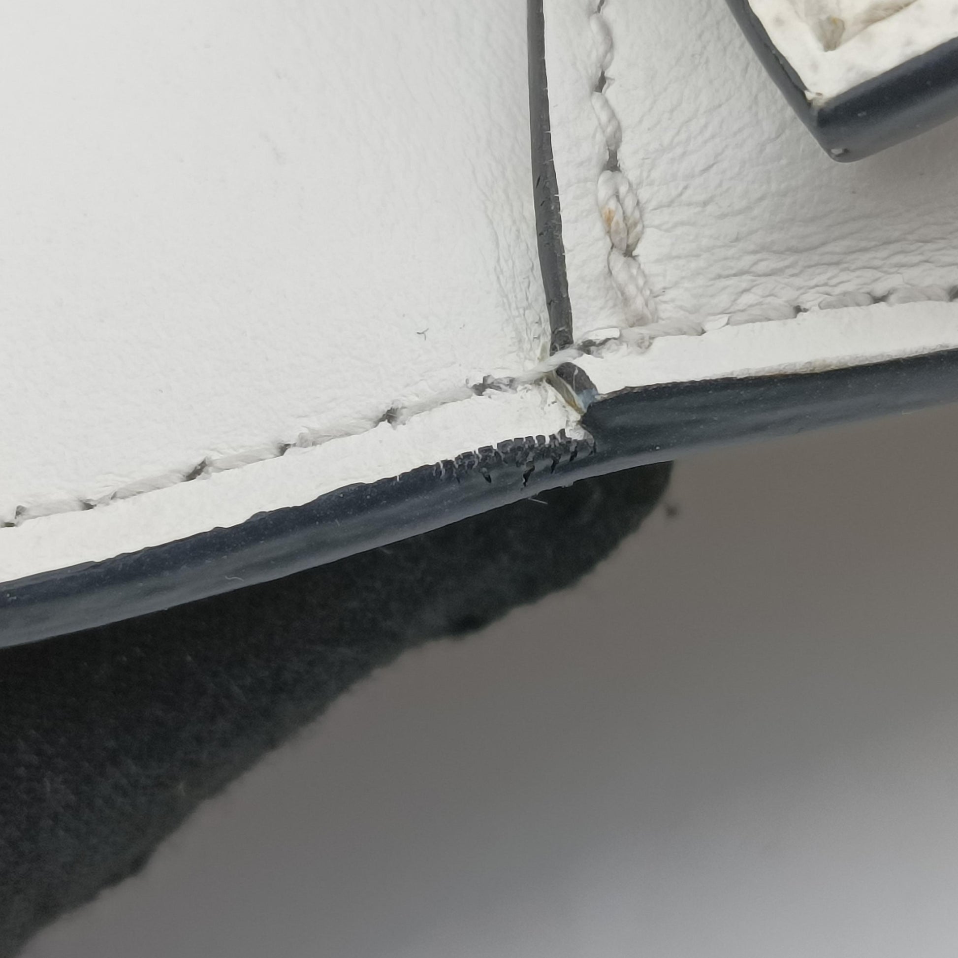 Monochrome Robot White SAFFIANO Leather 1BD127 7/Dモノクローム ロボット ホワイト サフィアーノレザー 1BD127 7/D