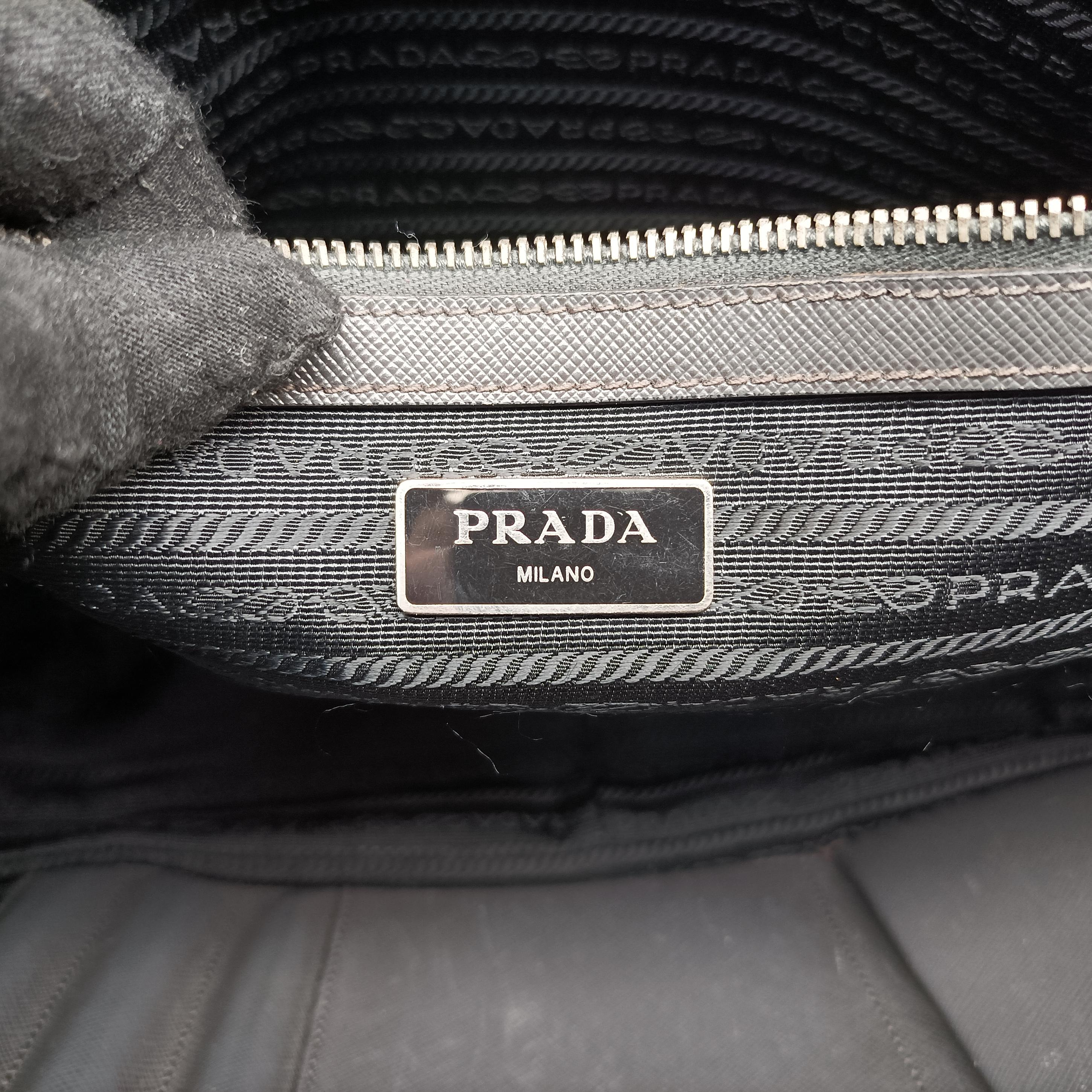 Business Briefcase Grey SAFFIANO Leather 2VE011 208ビジネス ブリーフケース グレー サフィアーノレザー 2VE011 208