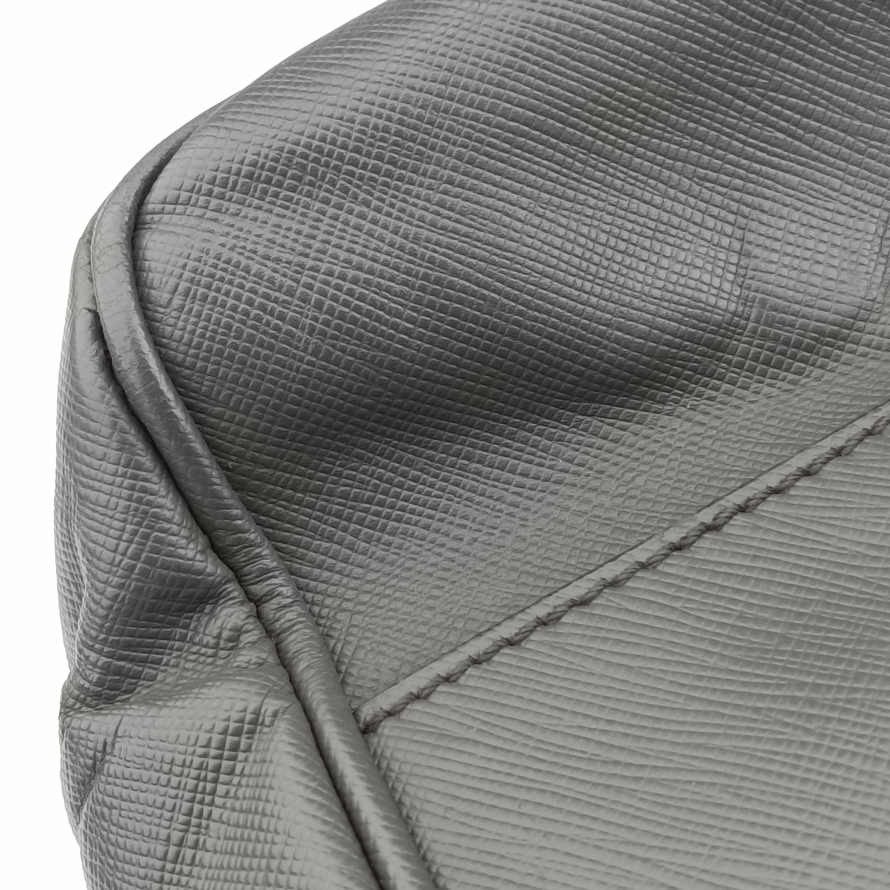 Business Briefcase Grey SAFFIANO Leather 2VE011 208ビジネス ブリーフケース グレー サフィアーノレザー 2VE011 208