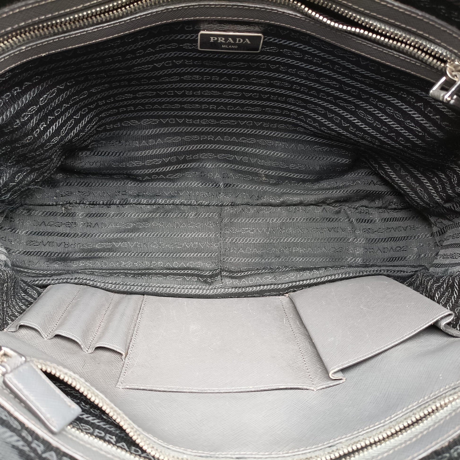 Business Briefcase Grey SAFFIANO Leather 2VE011 208ビジネス ブリーフケース グレー サフィアーノレザー 2VE011 208