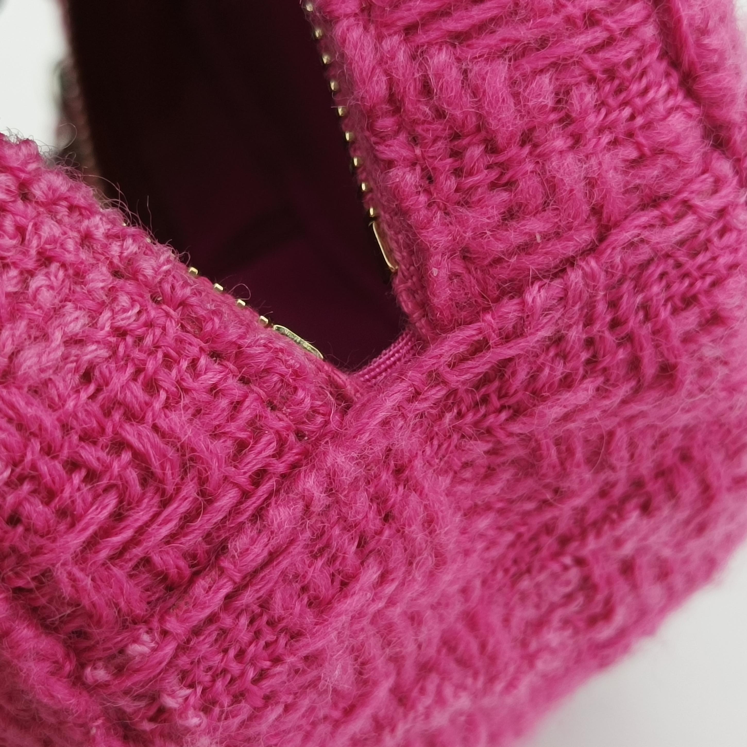 CHANEL 19 Tweed Round Coin Knit Rose Woolen AP0986 29079600シャネル 19 ツイード ラウンド コイン ニット ローズ レッド ウール AP0986 29079600