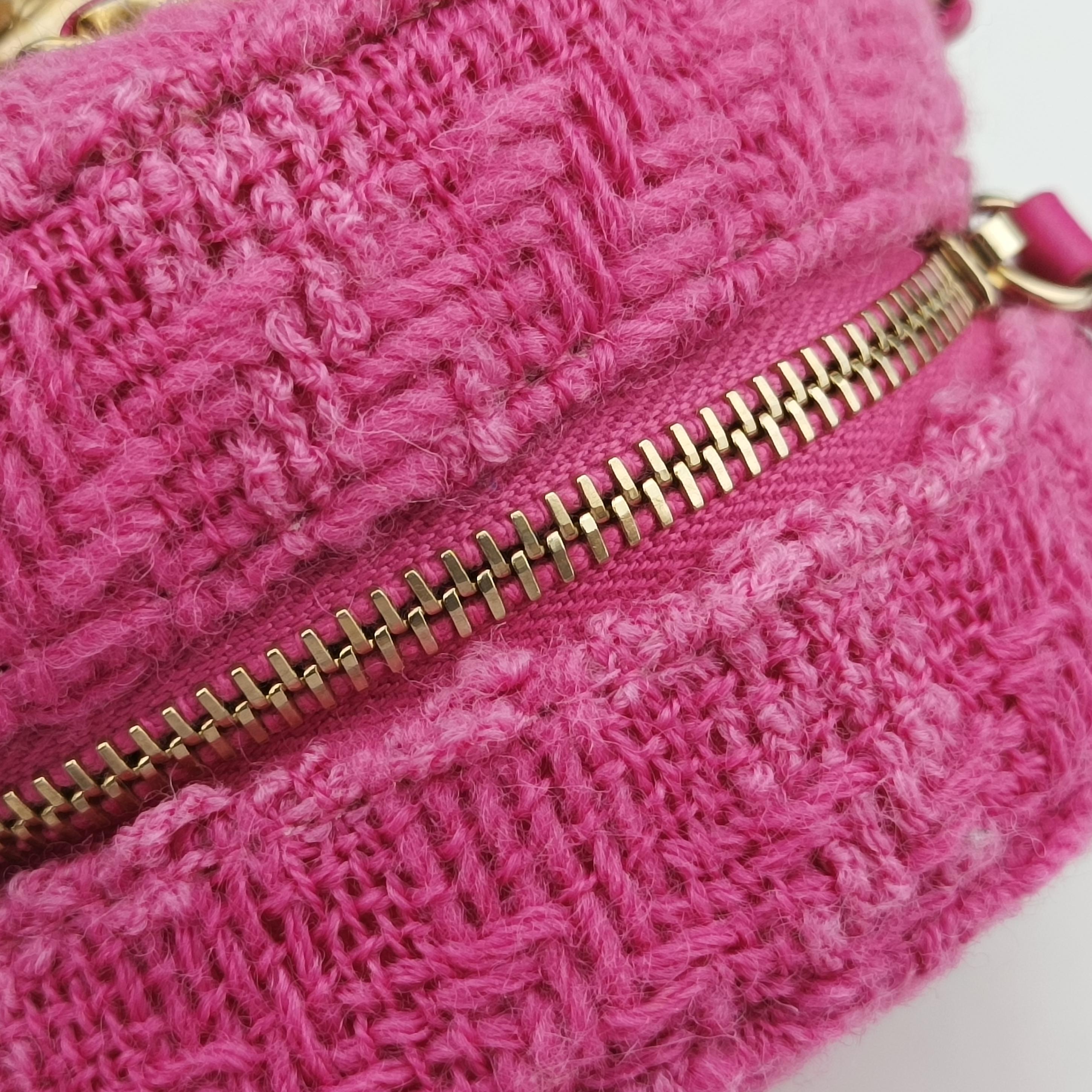 CHANEL 19 Tweed Round Coin Knit Rose Woolen AP0986 29079600シャネル 19 ツイード ラウンド コイン ニット ローズ レッド ウール AP0986 29079600