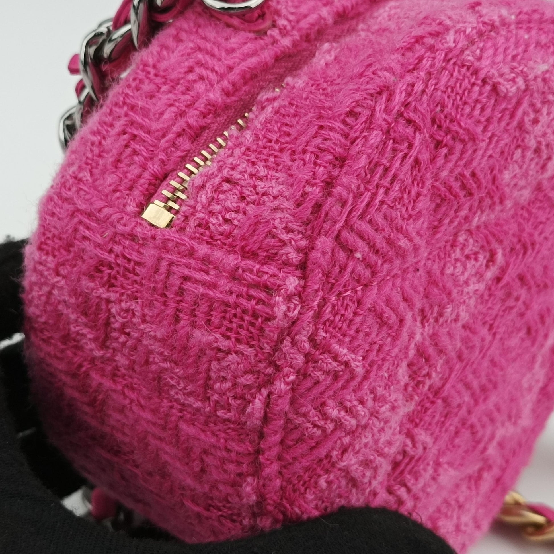 CHANEL 19 Tweed Round Coin Knit Rose Woolen AP0986 29079600シャネル 19 ツイード ラウンド コイン ニット ローズ レッド ウール AP0986 29079600