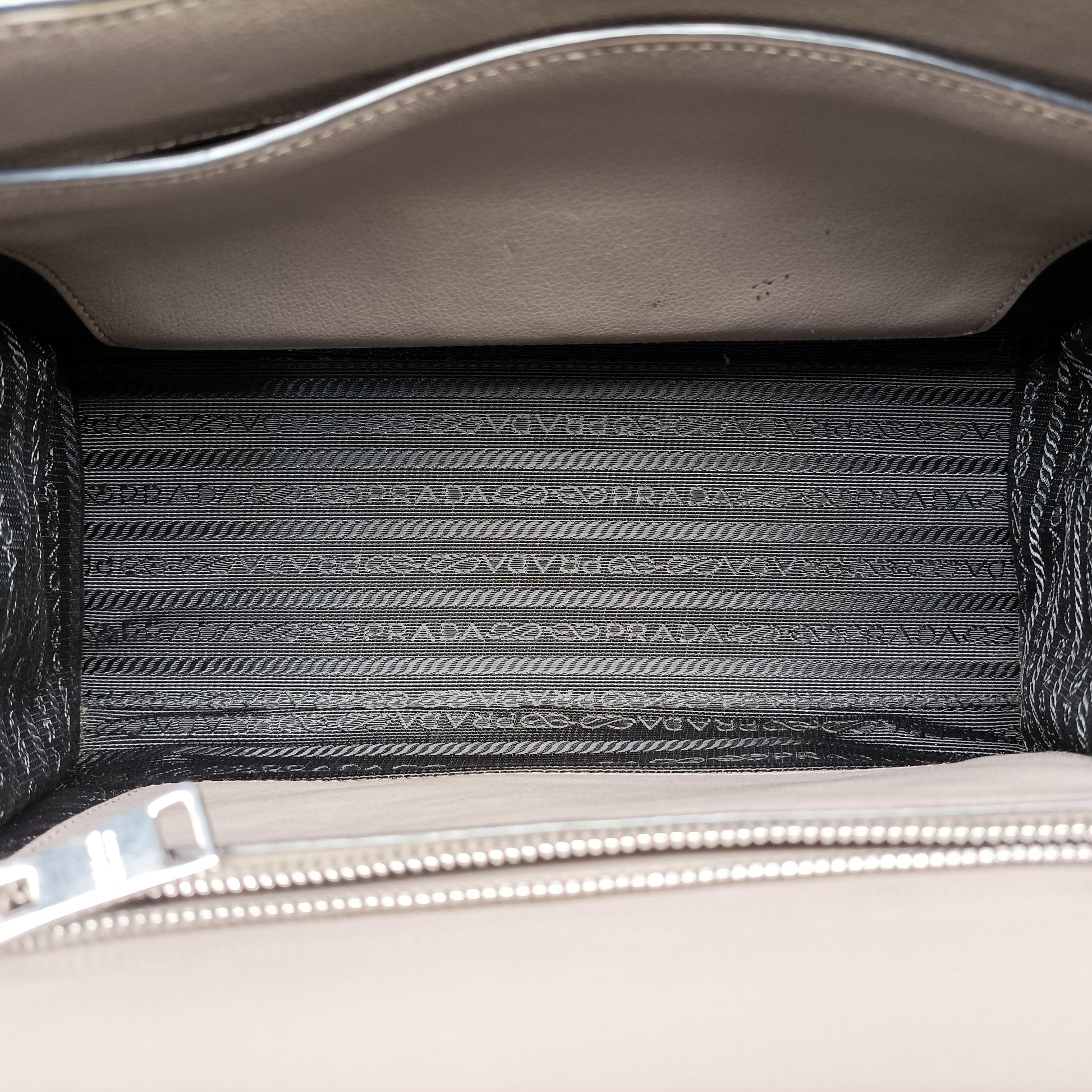 Argilla Glace Studded Top Handle Grey Leather 203アルジラグラッセカルフレザースタッドトップハンドル グレー レザー 203