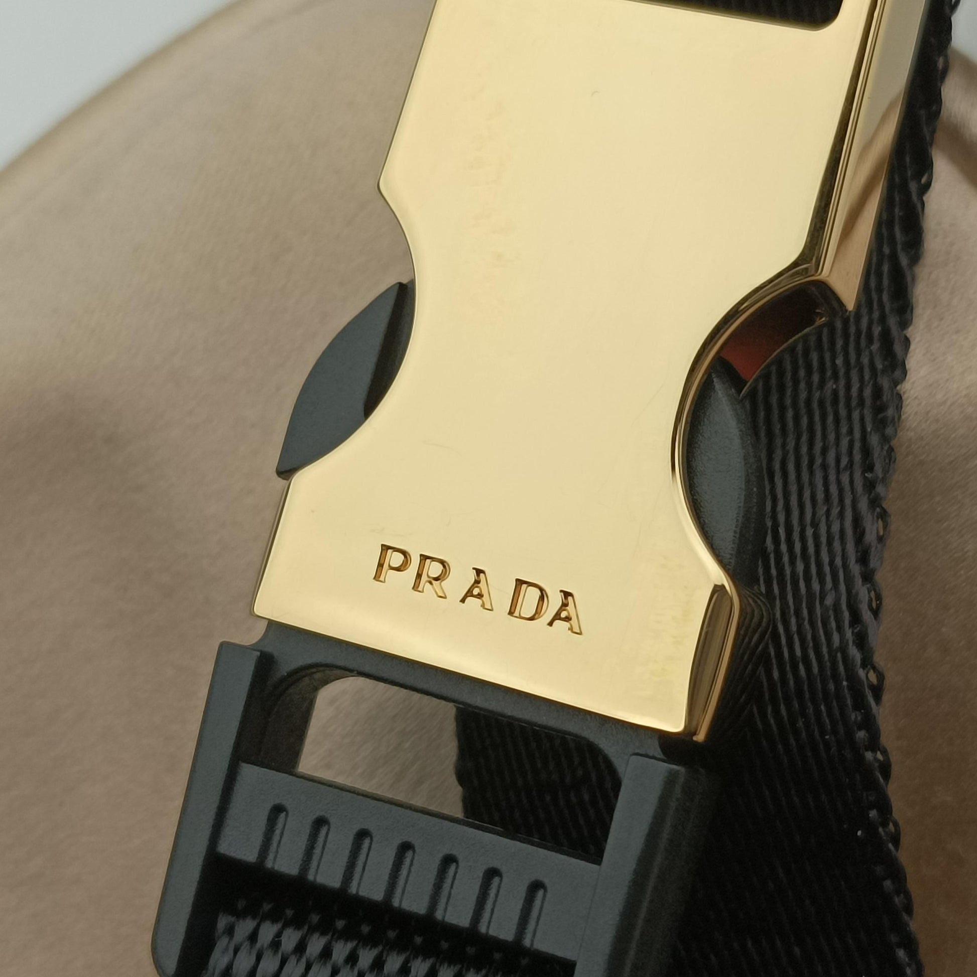 Triangle Crystal Golden Silk 1NR015 トライアングル ゴールド シルク 1NR015 