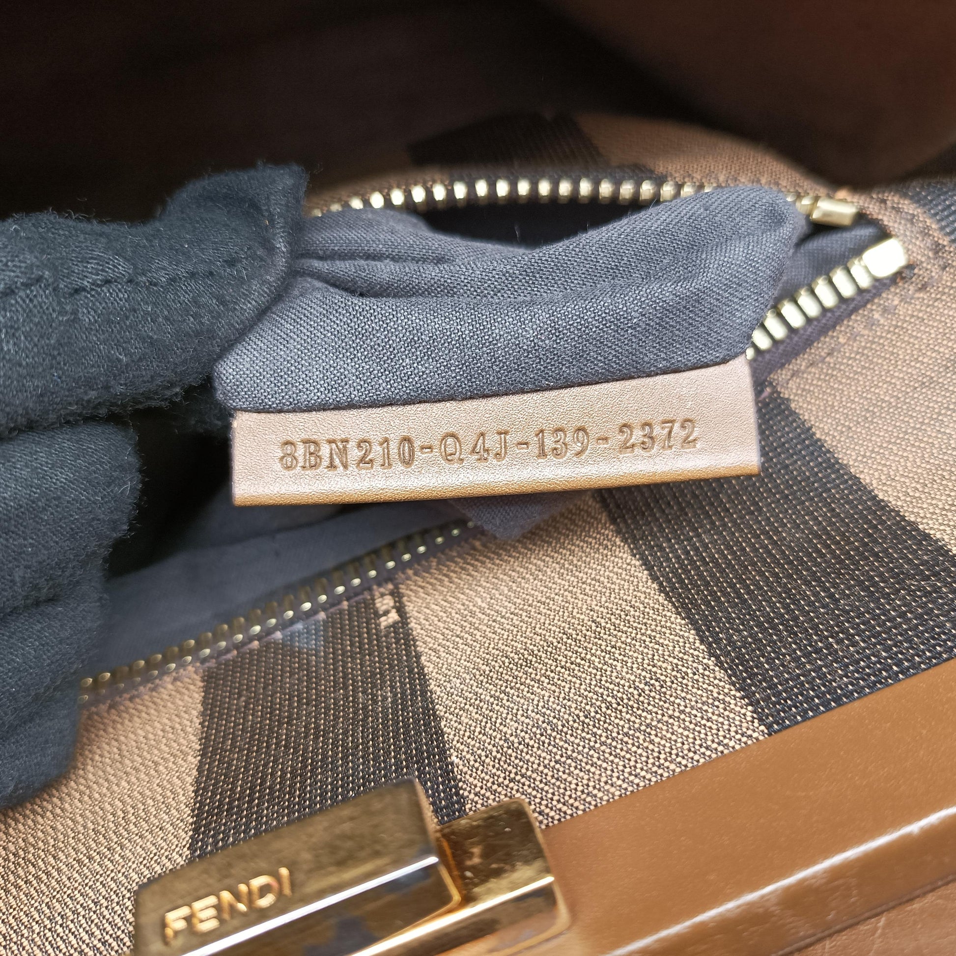 PEEKABOO Large Brown Leather 8BN210 8BN210-Q4J-139-2372ピーカブー ラージ ブラウン レザー 8BN210 8BN210-Q4J-139-2372