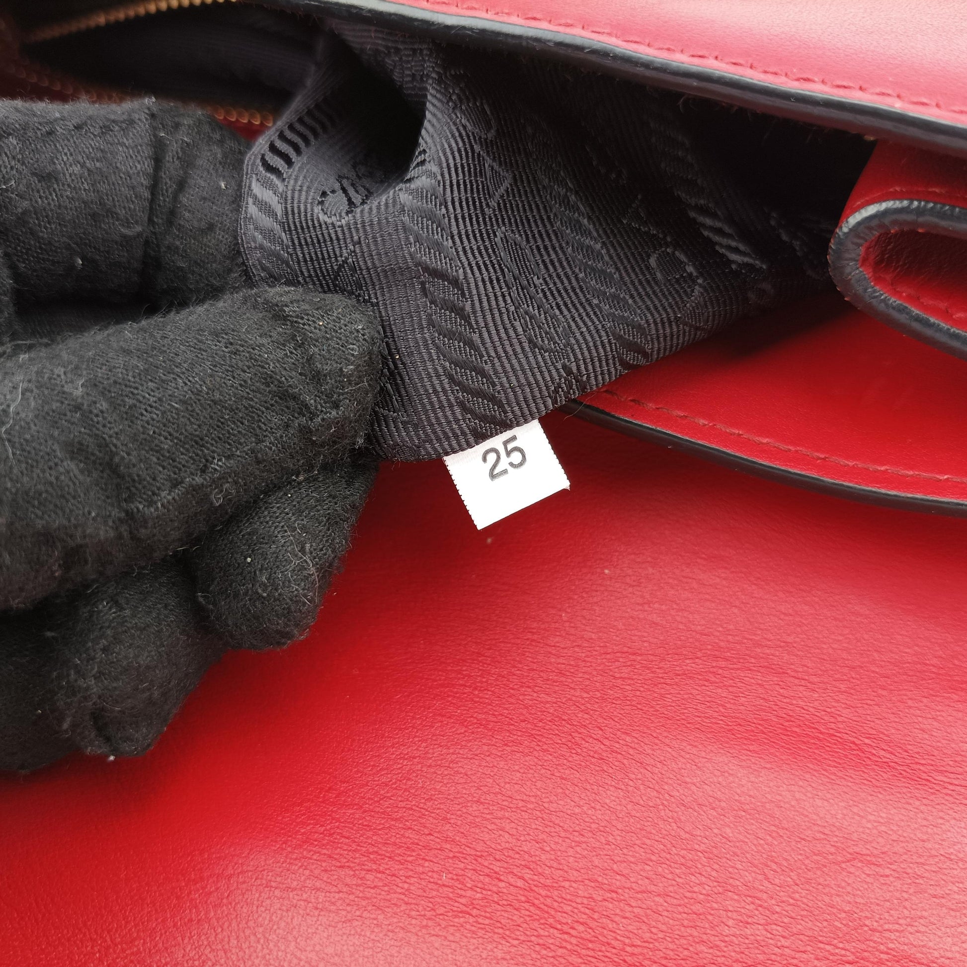 Cahier Red×Black Leather 1BA070 25カイエ レッド×ブラック レザー 1BA070 25