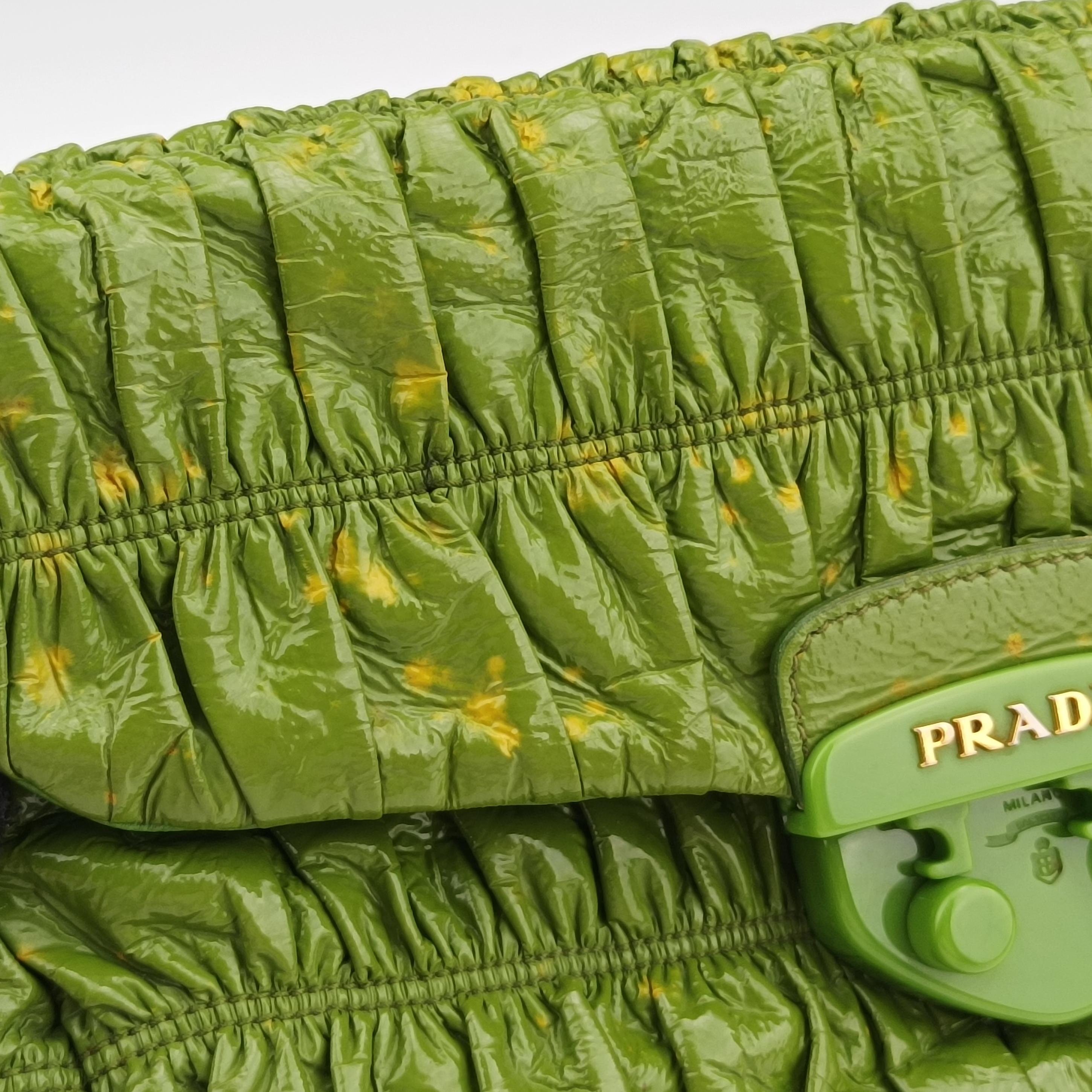 Vernice Gaufre Green patent 117ワッフルネイルポリッシュ グリーン パテント 117