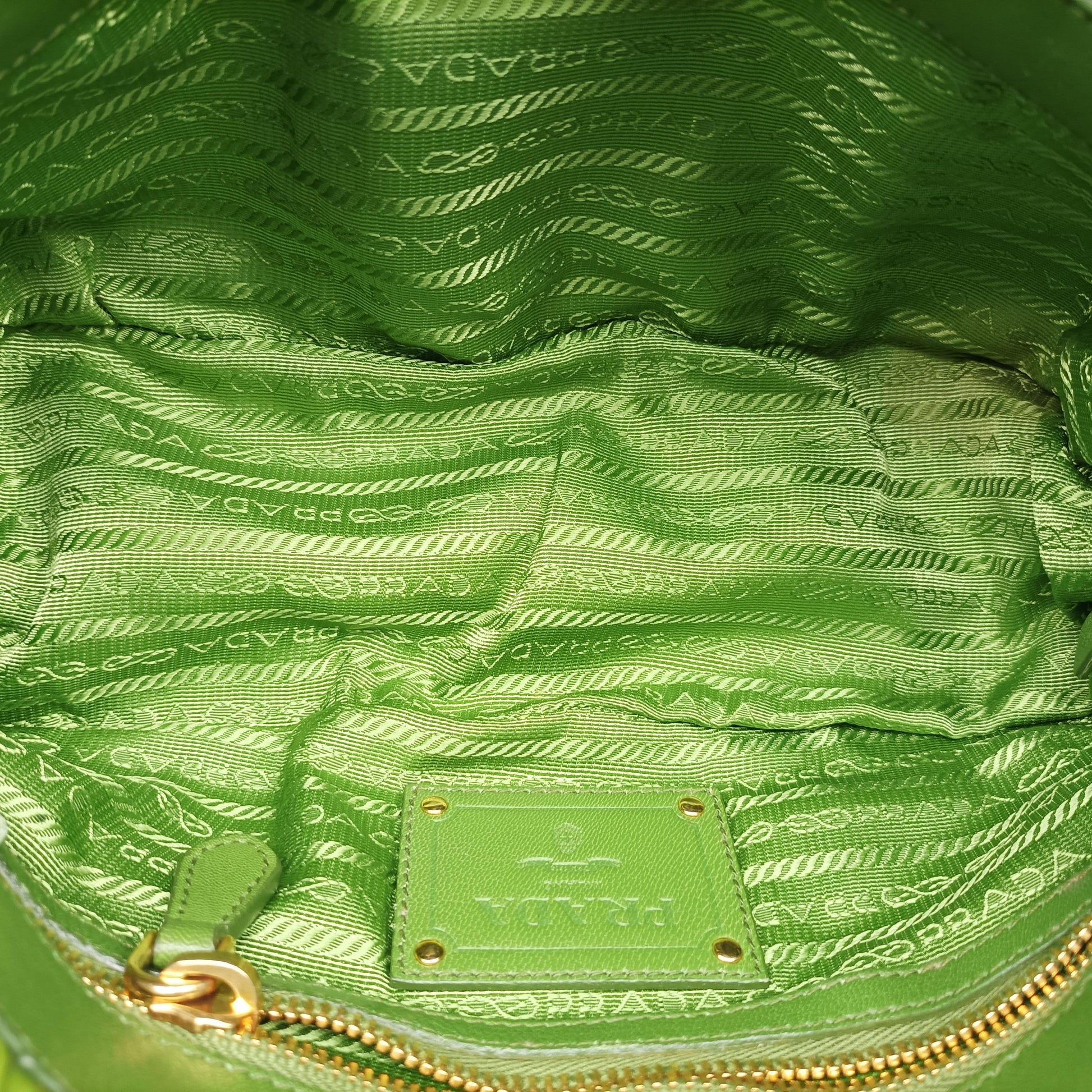 Vernice Gaufre Green patent 117ワッフルネイルポリッシュ グリーン パテント 117