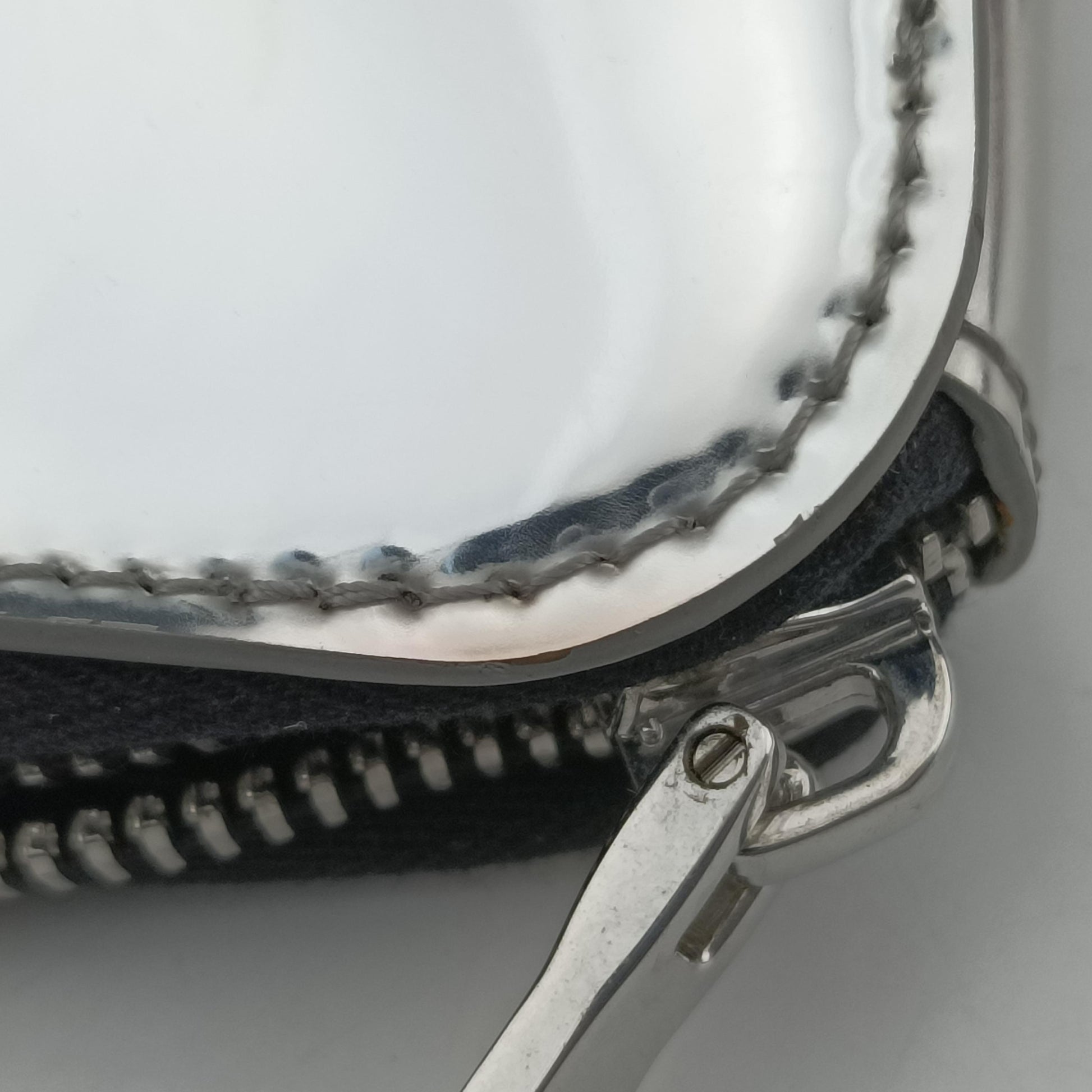 Triangle Logo Silver patent 230-Aトライアングルロゴ シルバー パテント 230-A