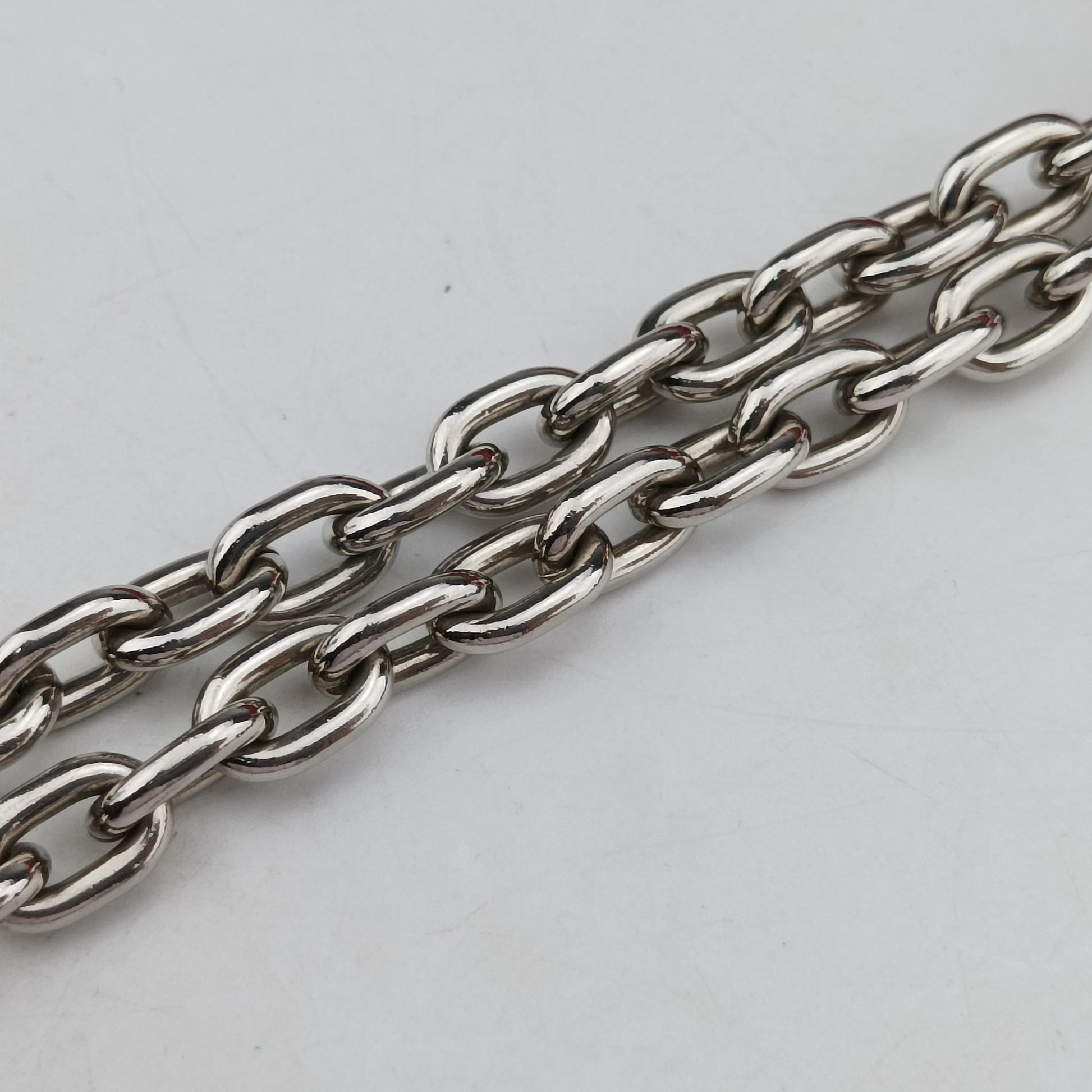 Very Chain Bag Ruby leather M44285 FO1138ヴェリーチェーンバッグ ルビー レザー M44285 FO1138
