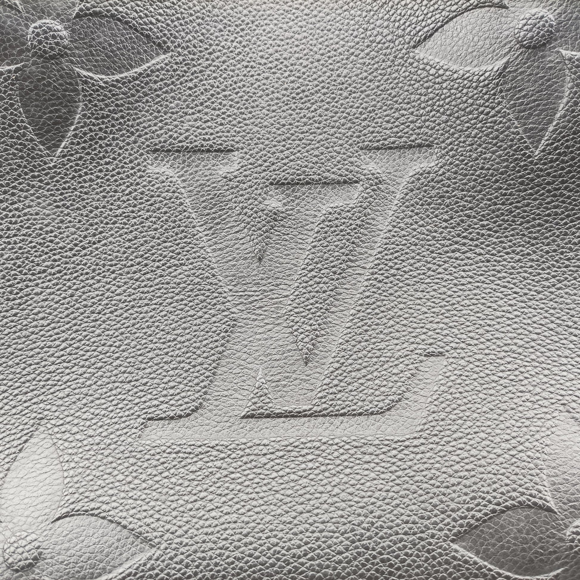 OnTheGo GM Noir Monogram Empreinte Giant M44925 DU1220 IC ChipオンザゴーGM ノワール モノグラム アンプラント M44925 DU1220 ICチップ
