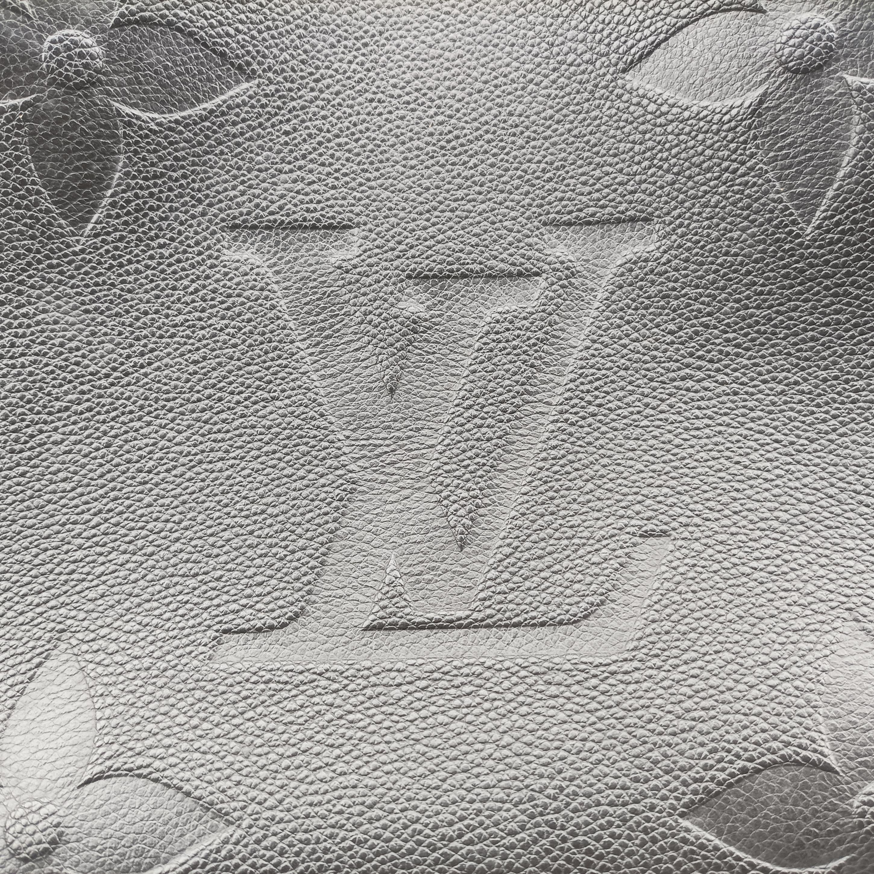OnTheGo GM Noir Monogram Empreinte Giant M44925 DU1220 IC ChipオンザゴーGM ノワール モノグラム アンプラント M44925 DU1220 ICチップ