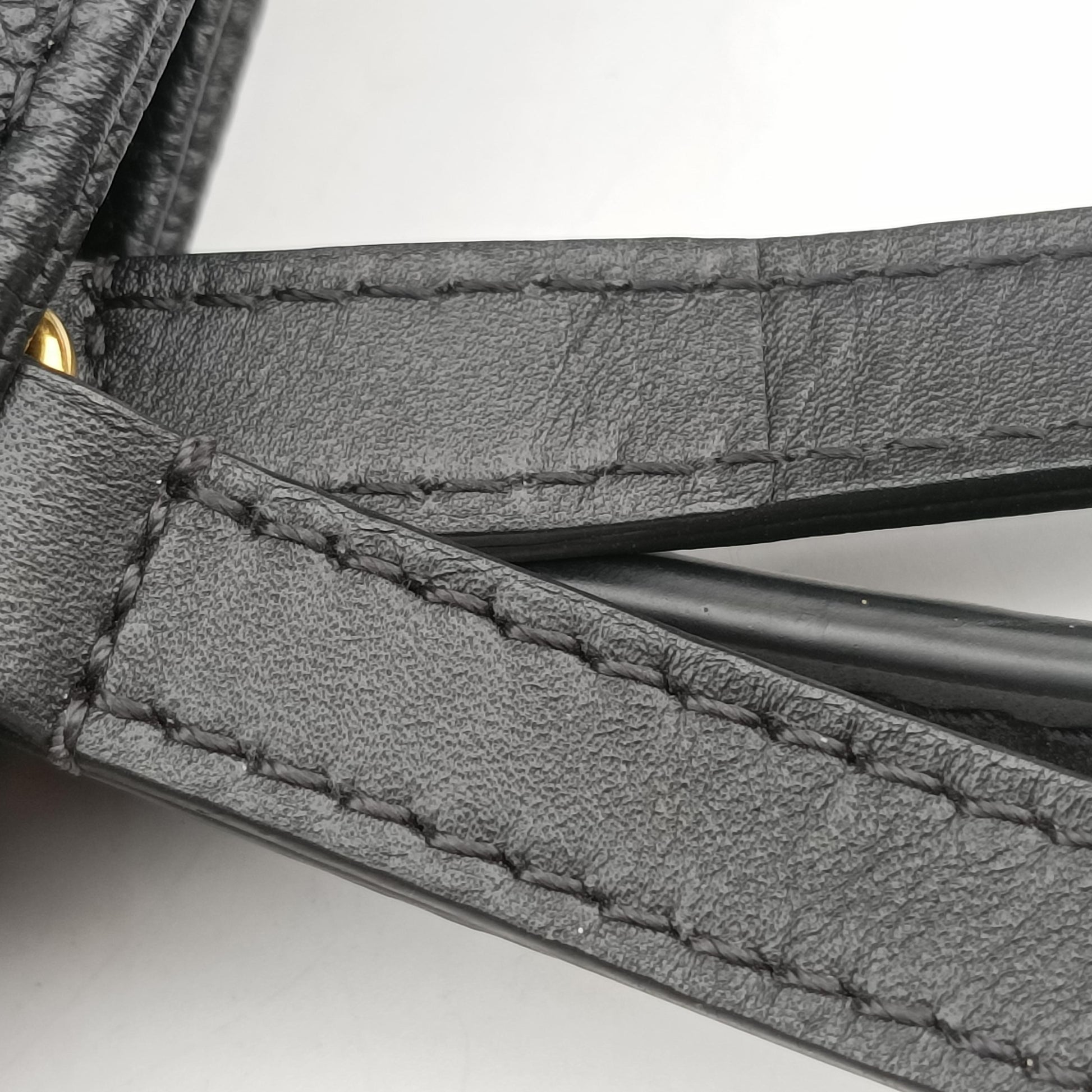 OnTheGo GM Noir Monogram Empreinte Giant M44925 DU1220 IC ChipオンザゴーGM ノワール モノグラム アンプラント M44925 DU1220 ICチップ
