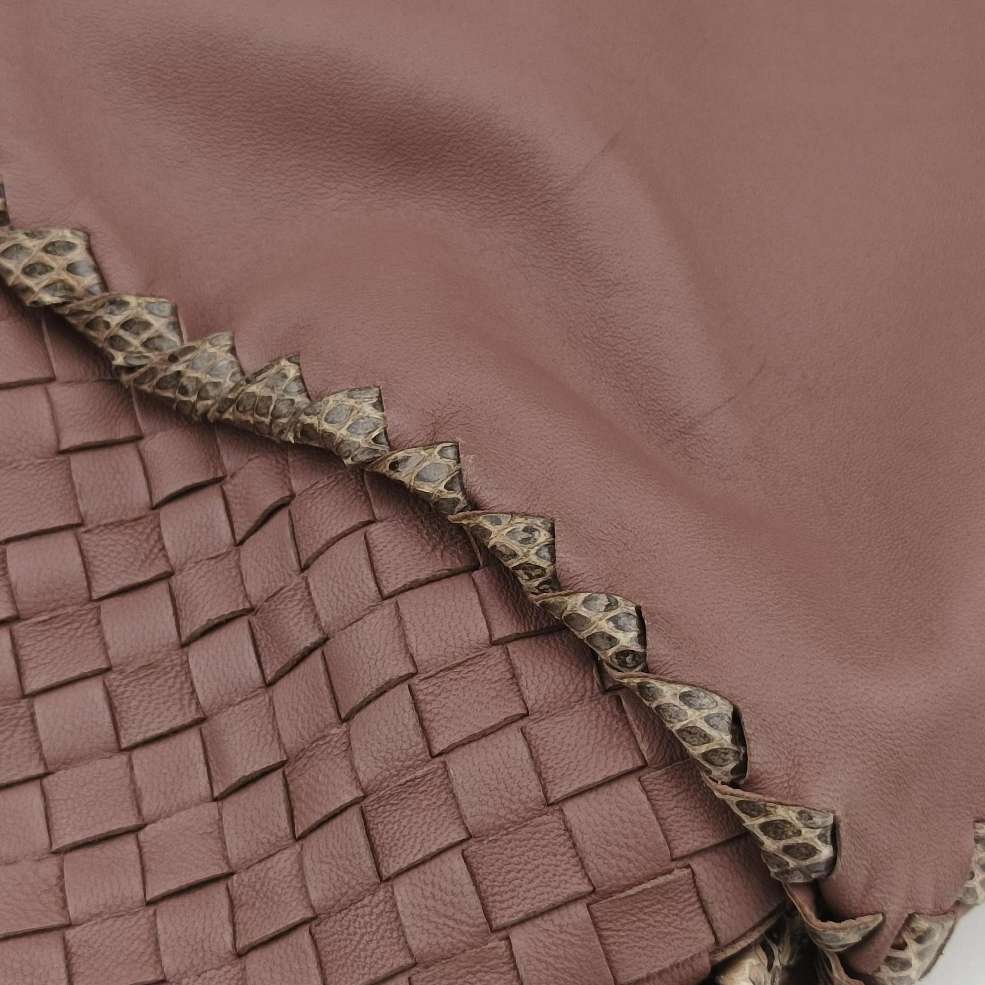 Intrecciato pink×Multicolour Lambskin x Snakeskin B02039613Sイントレチャート ピンク×マルチカラー ラムスキン×ヘビ革 B02039613S