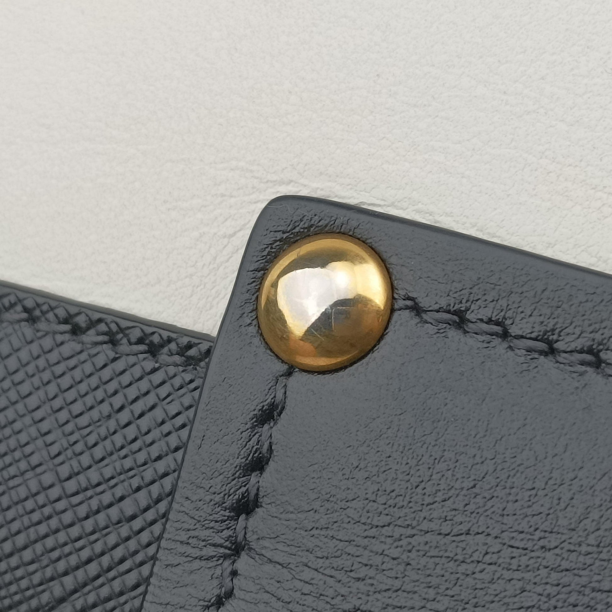 Cahier Black×white Leather×SAFFIANO Leather 1BD045 25カイエ ブラック×ホワイト レザー×サフィアーノレザー 1BD045 25