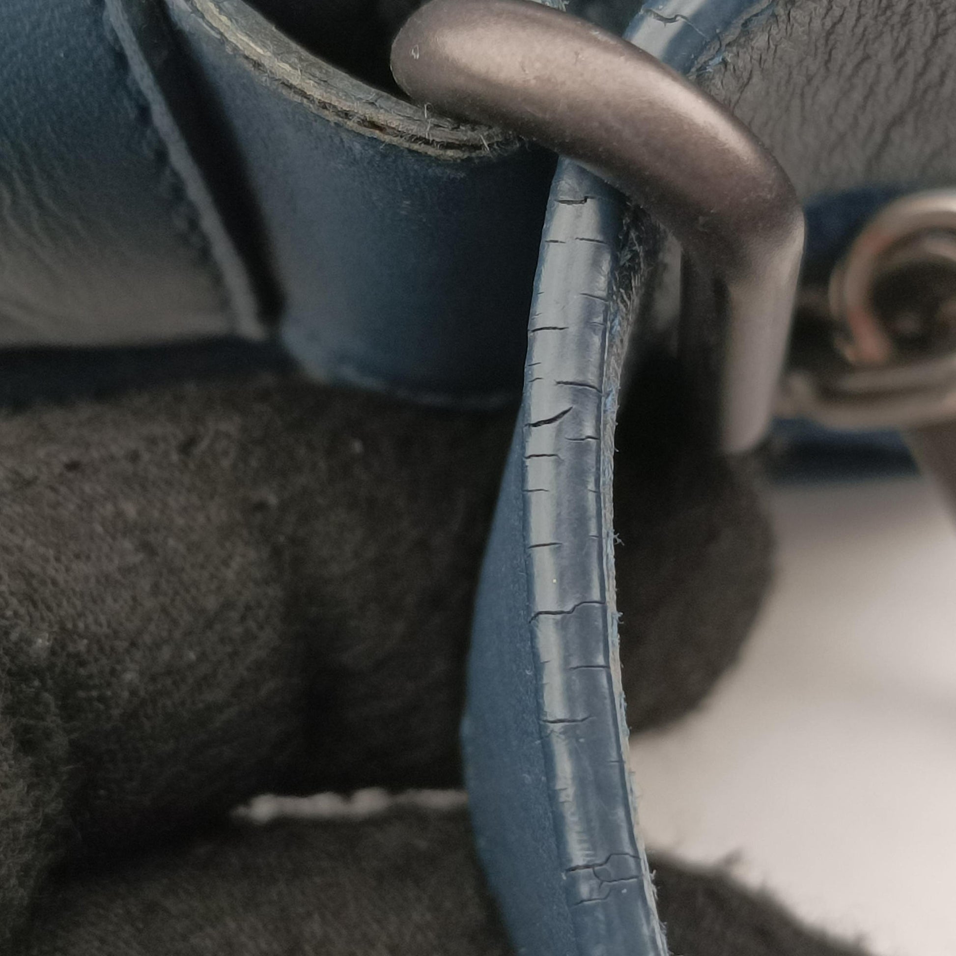 Intrecciato Navy lambskin B06494672Tイントレチャート ネイビー ラムスキン B06494672T