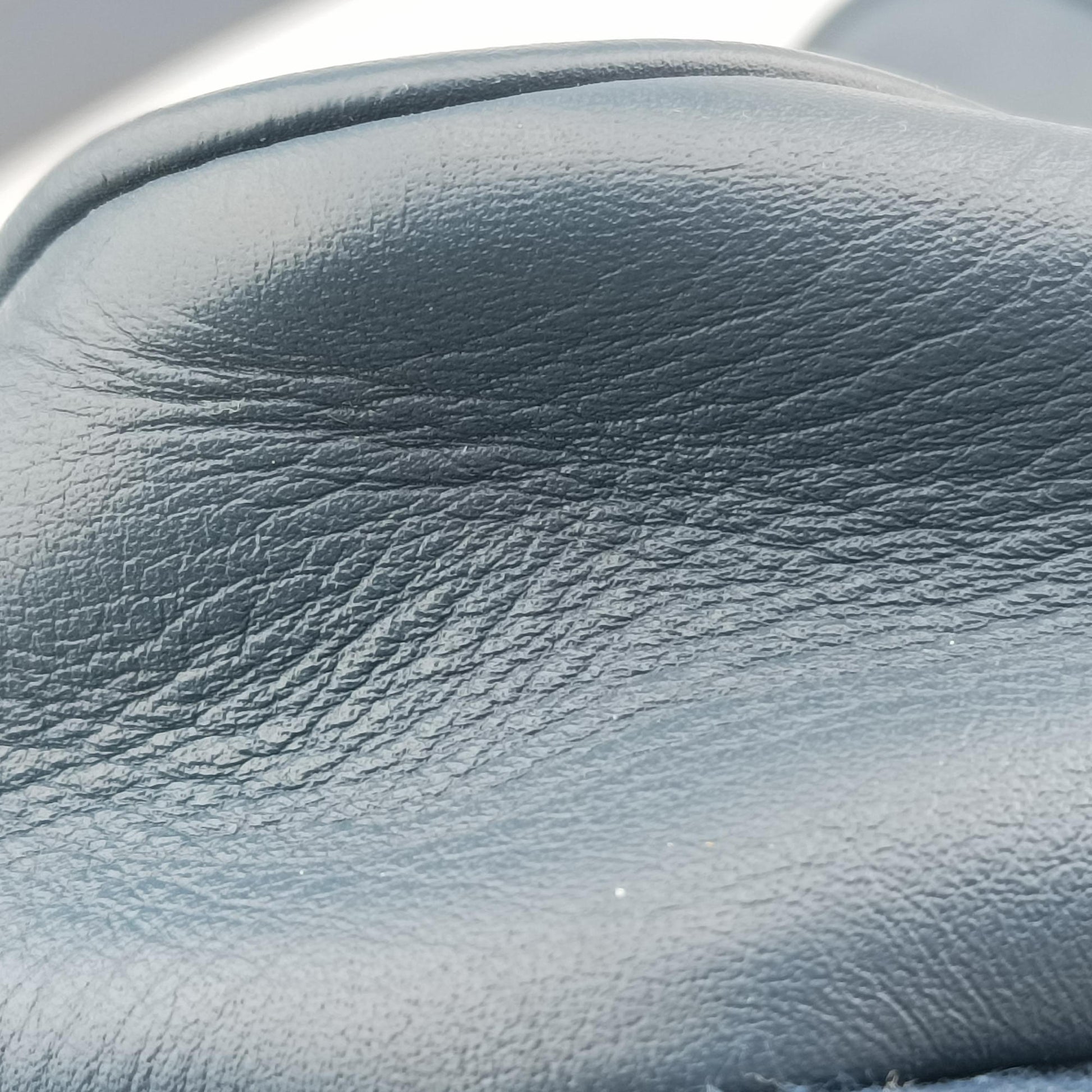 Intrecciato Navy lambskin B06494672Tイントレチャート ネイビー ラムスキン B06494672T