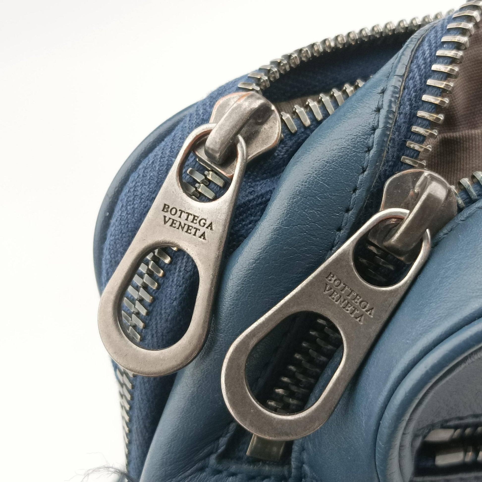 Intrecciato Navy lambskin B06494672Tイントレチャート ネイビー ラムスキン B06494672T