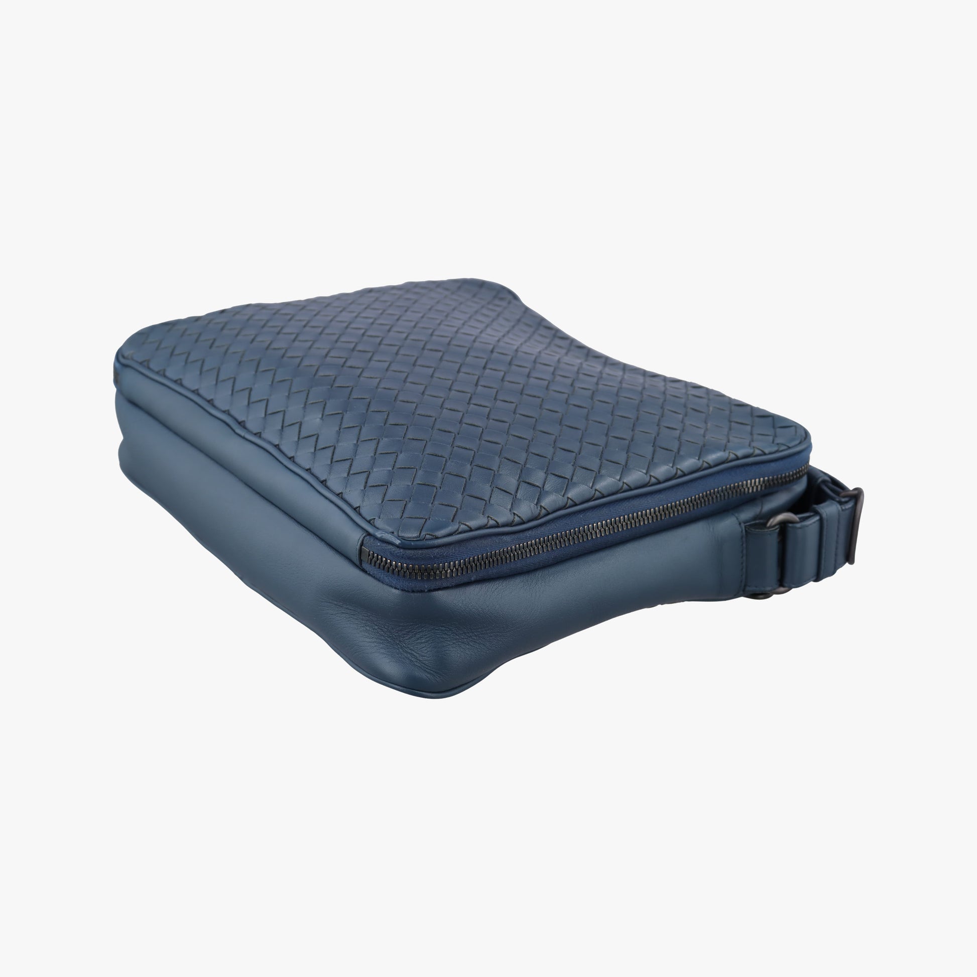 Intrecciato Navy lambskin B06494672Tイントレチャート ネイビー ラムスキン B06494672T