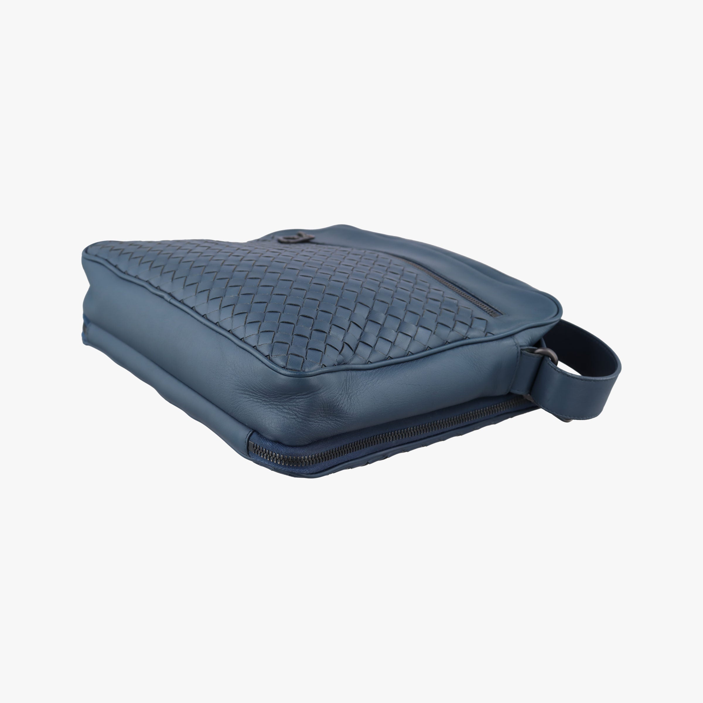 Intrecciato Navy lambskin B06494672Tイントレチャート ネイビー ラムスキン B06494672T