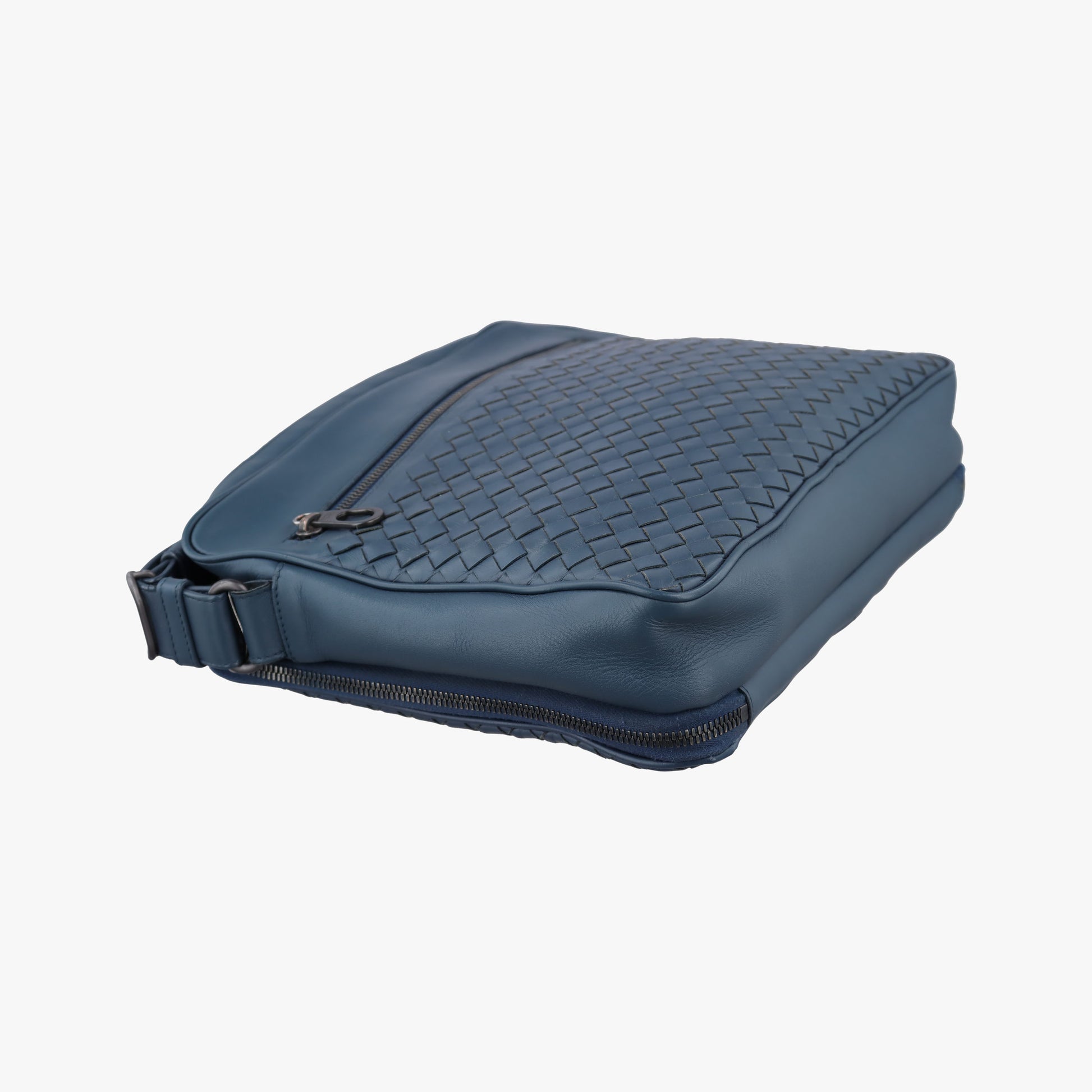 Intrecciato Navy lambskin B06494672Tイントレチャート ネイビー ラムスキン B06494672T