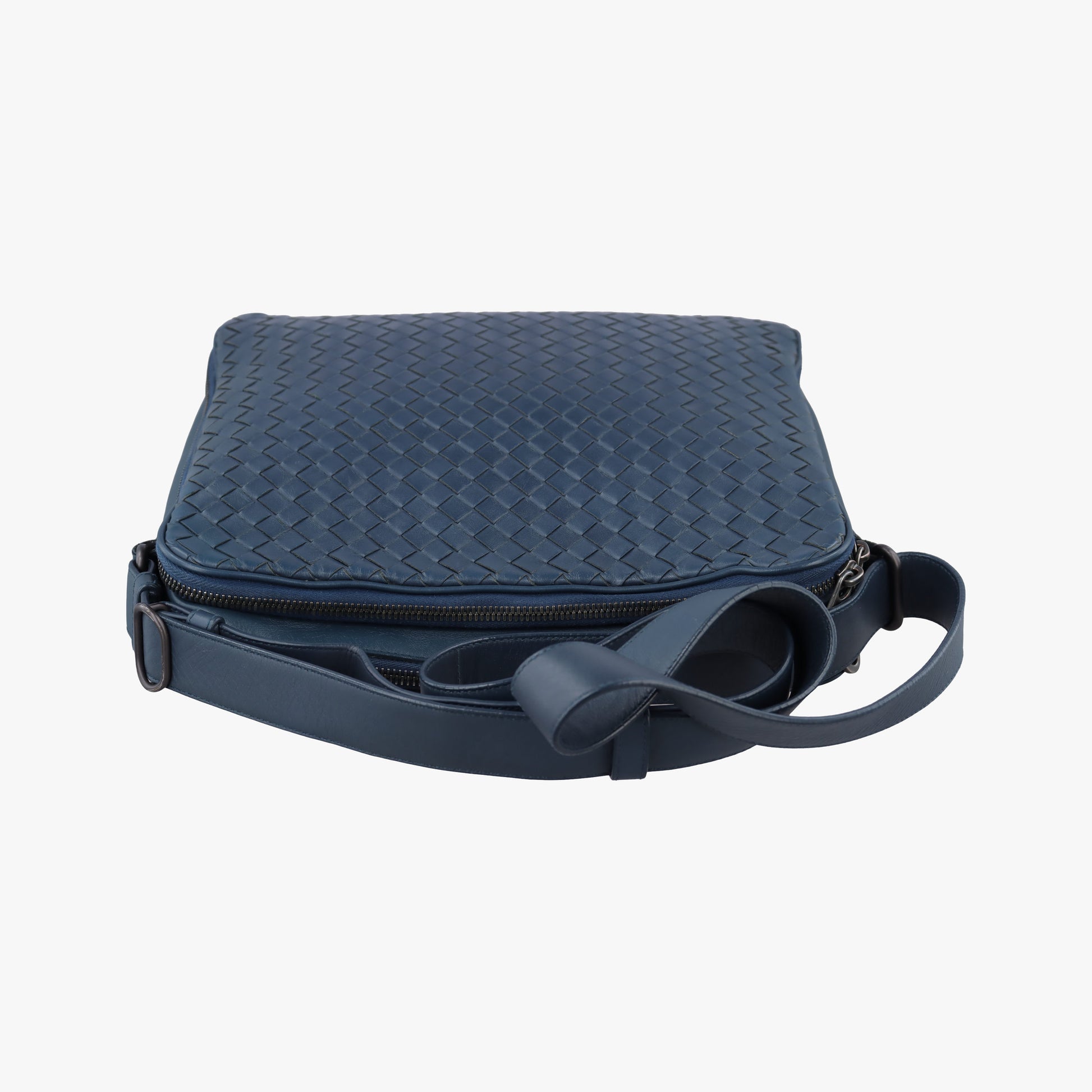 Intrecciato Navy lambskin B06494672Tイントレチャート ネイビー ラムスキン B06494672T