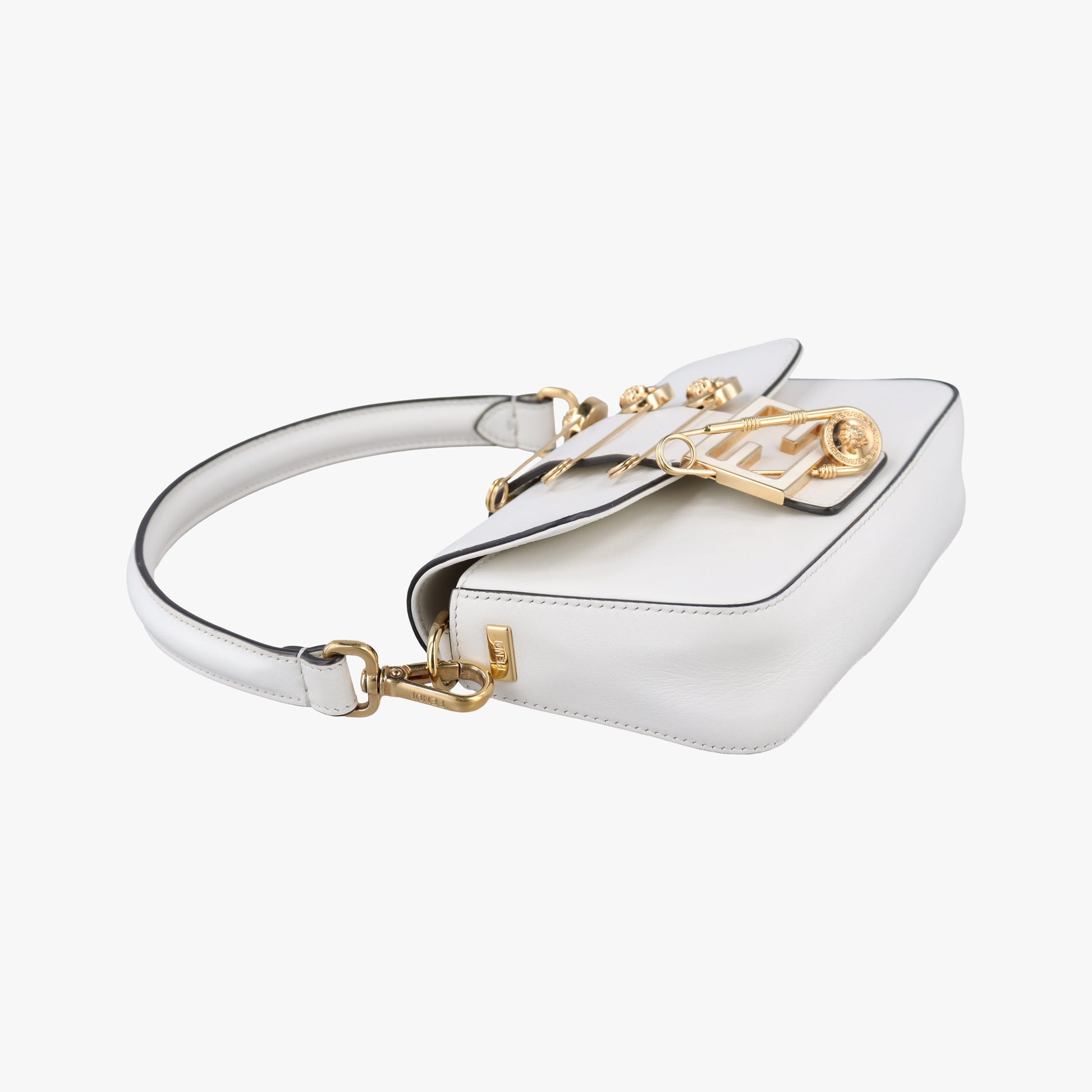 Fendace Brooch Mini Baguette White Leather 8BS066 8BS066-AJT6-228-10429フェンダース ブローチ ミニバゲット ホワイト レザー 8BS066 8BS066-AJT6-228-10429