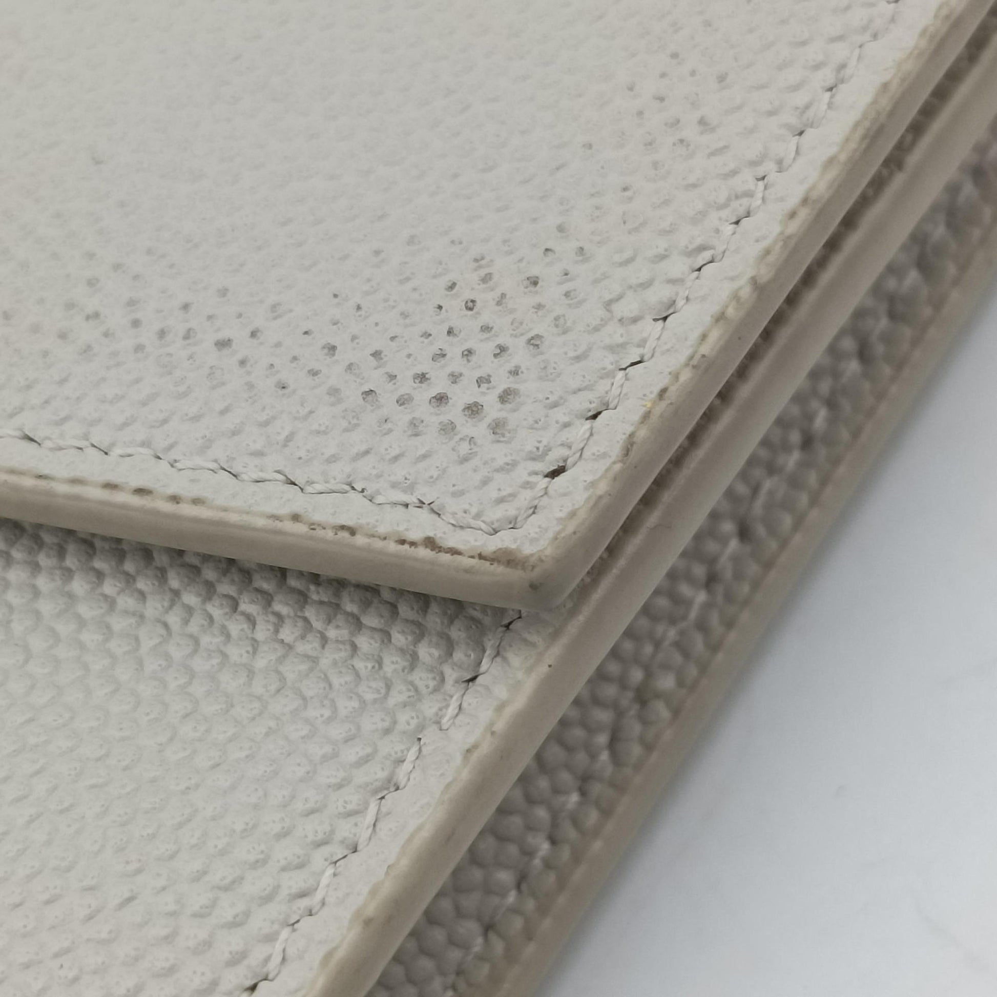 Uptown White Caviar Skin 607788 GNC607788.0220アップタウン ホワイト キャビアスキン 607788 GNC607788.0220