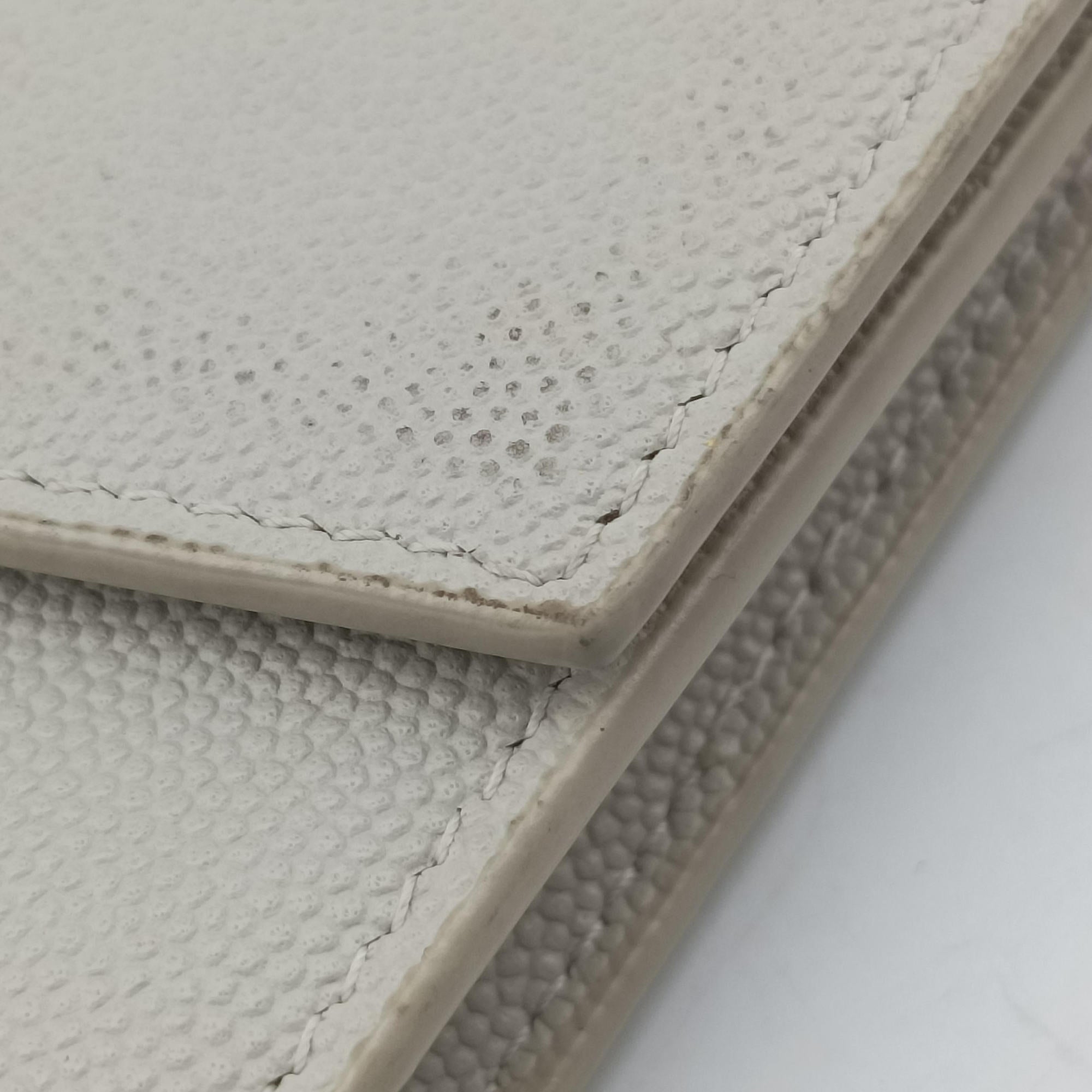 Uptown White Caviar Skin 607788 GNC607788.0220アップタウン ホワイト キャビアスキン 607788 GNC607788.0220