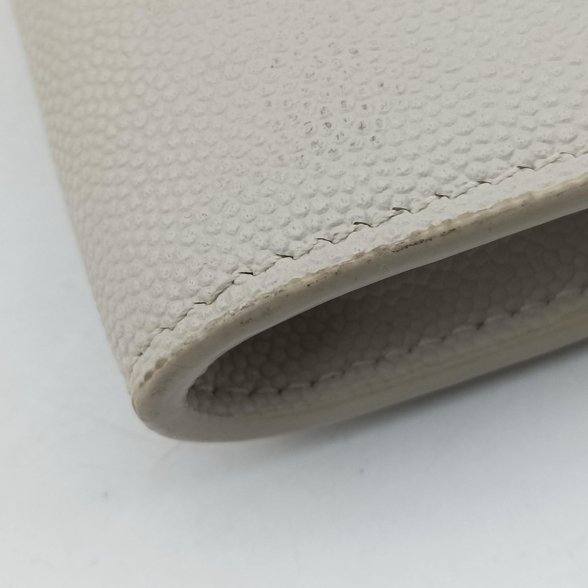 Uptown White Caviar Skin 607788 GNC607788.0220アップタウン ホワイト キャビアスキン 607788 GNC607788.0220