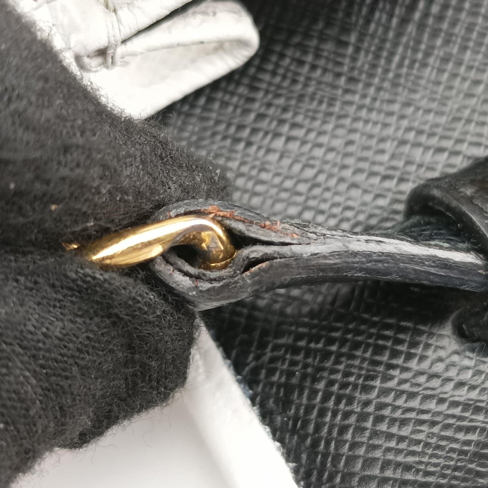 triangle logo White SAFFIANO Leather 1BP006 62Bトライアングルロゴ ホワイト サフィアーノレザー 1BP006 62B