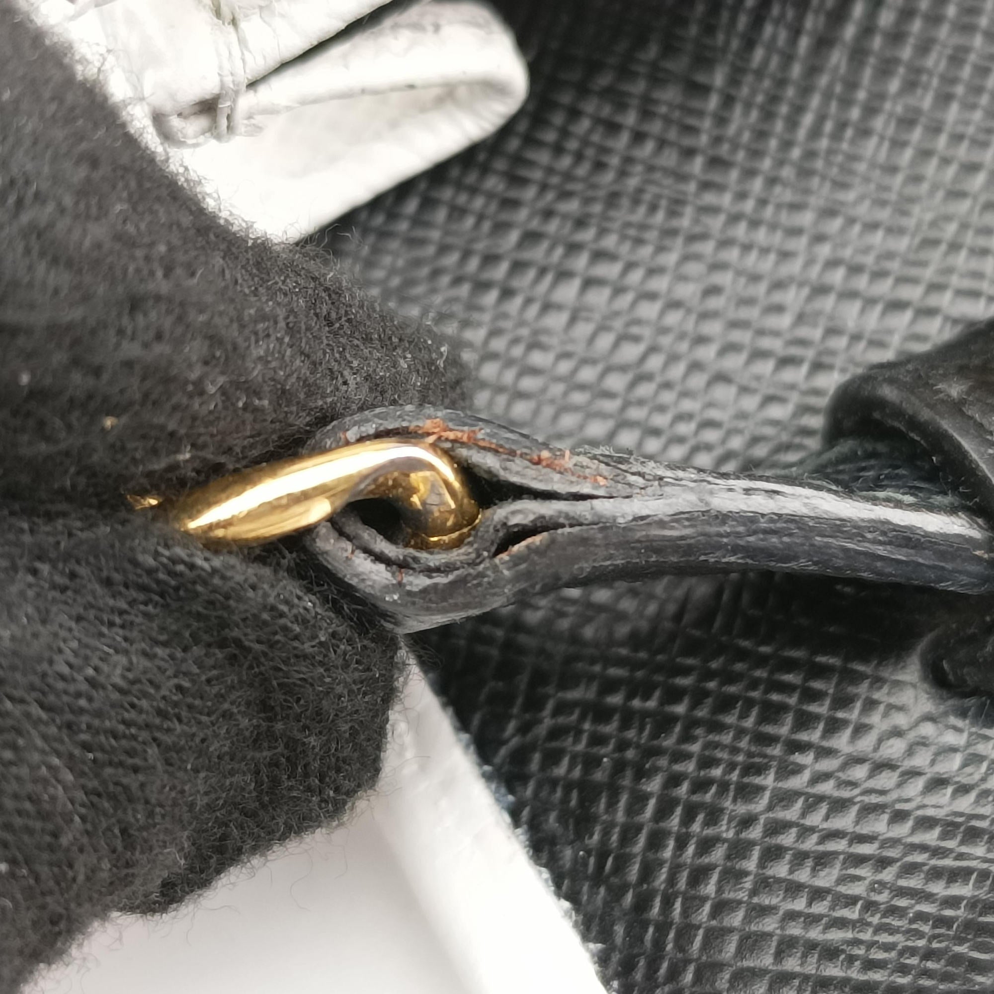 triangle logo White SAFFIANO Leather 1BP006 62Bトライアングルロゴ ホワイト サフィアーノレザー 1BP006 62B