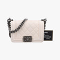 BOY CHANEL White lambskin A67364 18801815ボーイシャネル ホワイト ラムスキン A67364 18801815