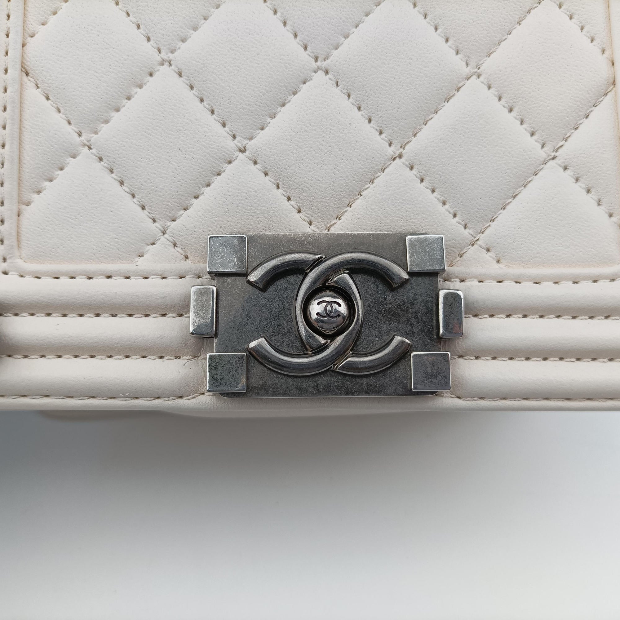 BOY CHANEL White lambskin A67364 18801815ボーイシャネル ホワイト ラムスキン A67364 18801815