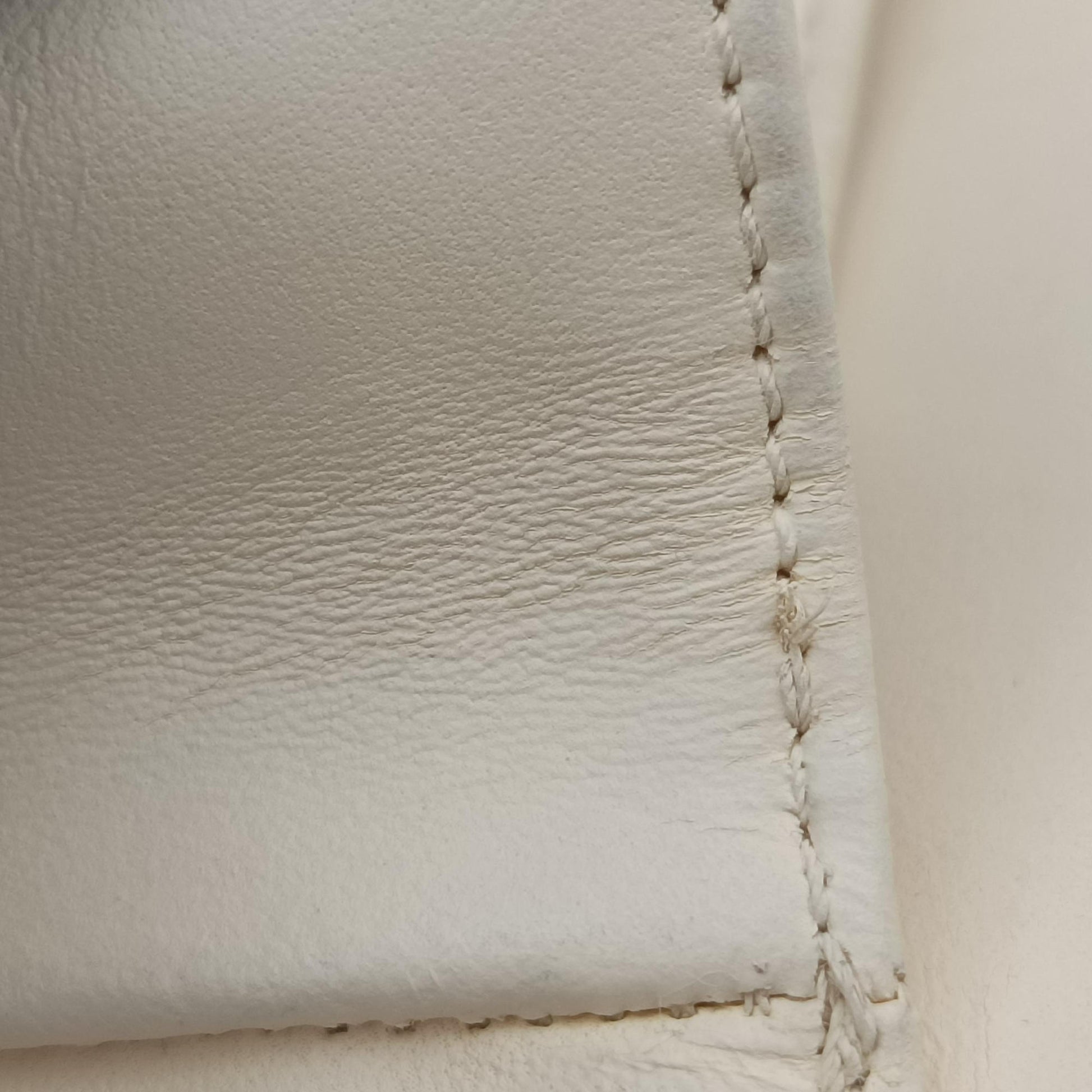 BOY CHANEL White lambskin A67364 18801815ボーイシャネル ホワイト ラムスキン A67364 18801815