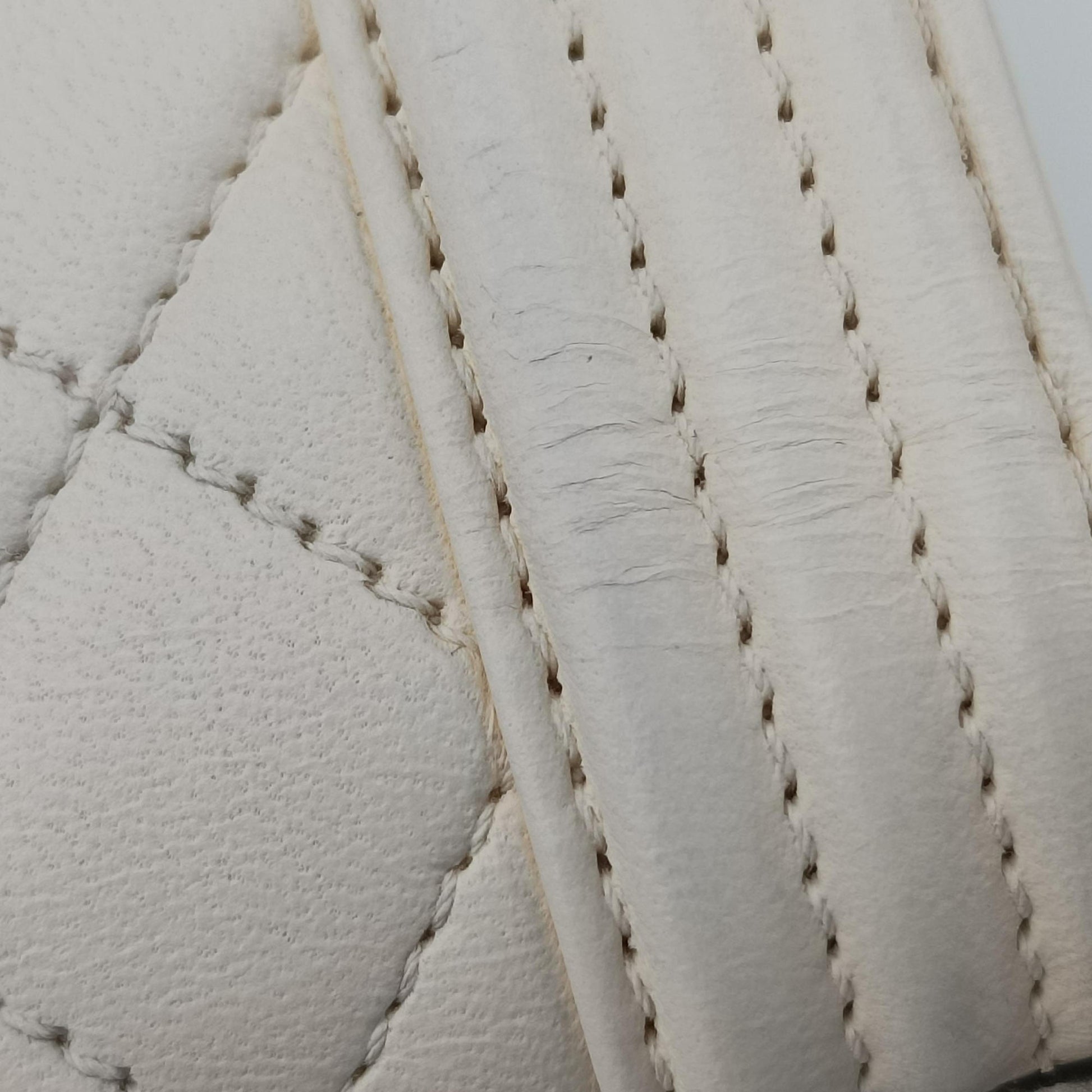 BOY CHANEL White lambskin A67364 18801815ボーイシャネル ホワイト ラムスキン A67364 18801815