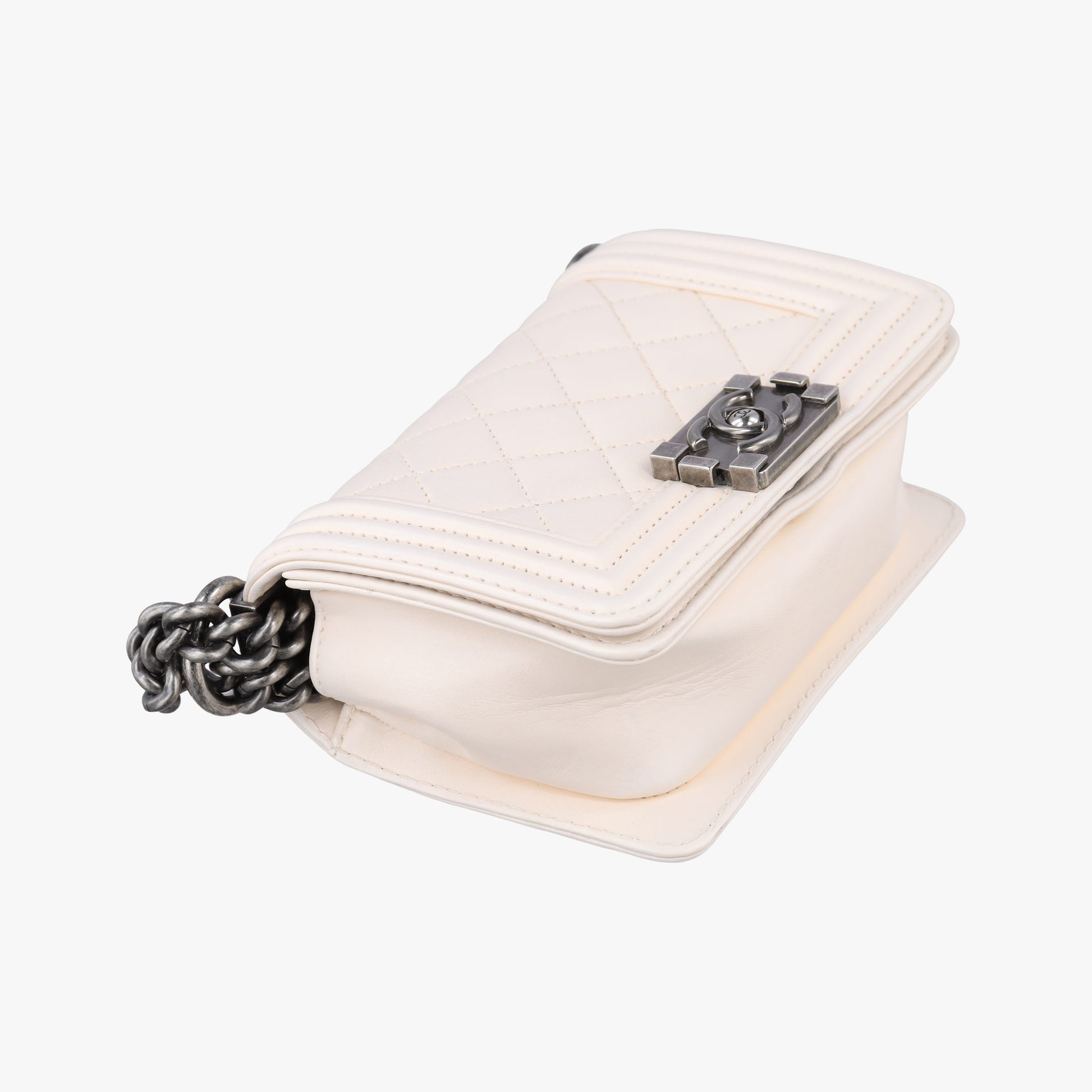 BOY CHANEL White lambskin A67364 18801815ボーイシャネル ホワイト ラムスキン A67364 18801815