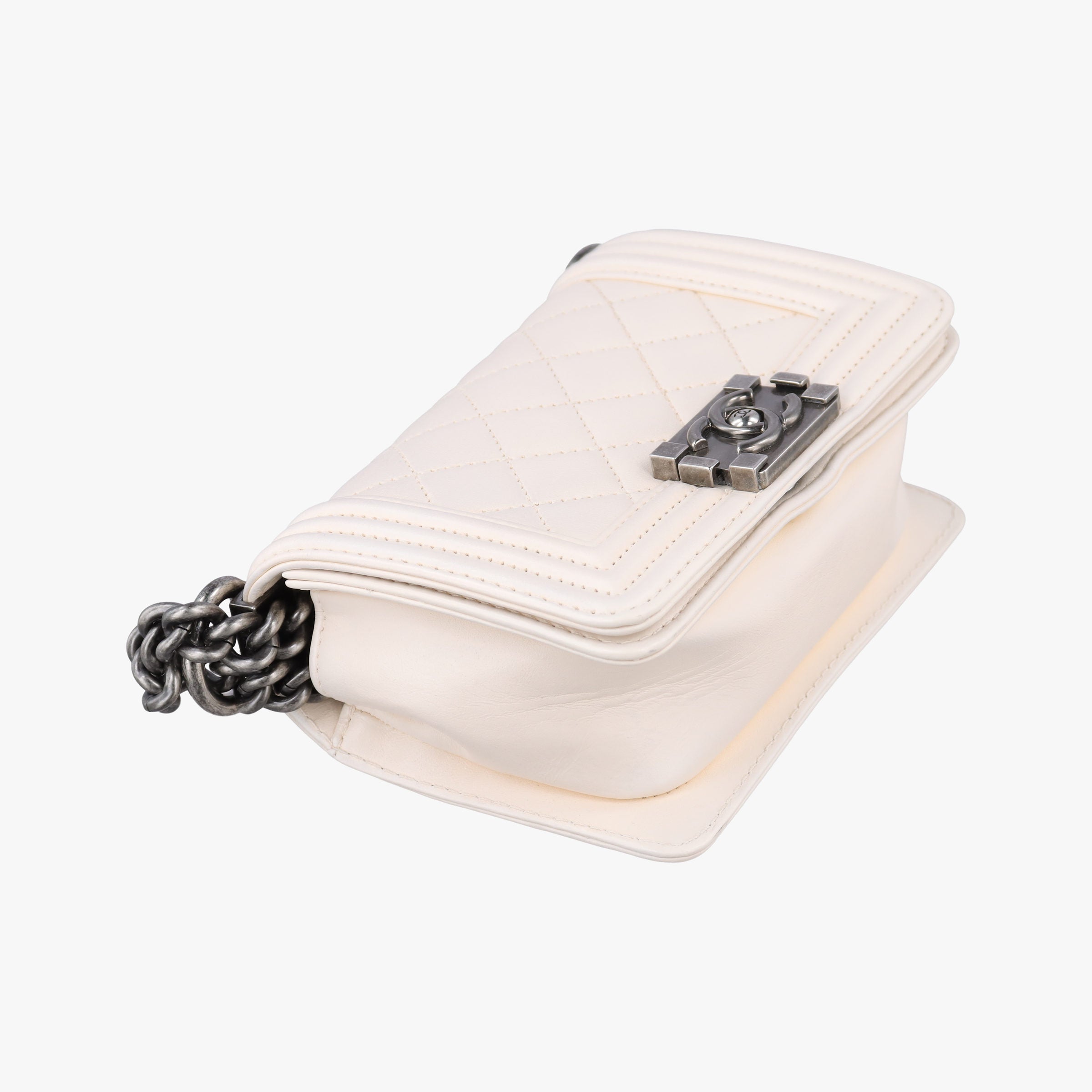 BOY CHANEL White lambskin A67364 18801815ボーイシャネル ホワイト ラムスキン A67364 18801815
