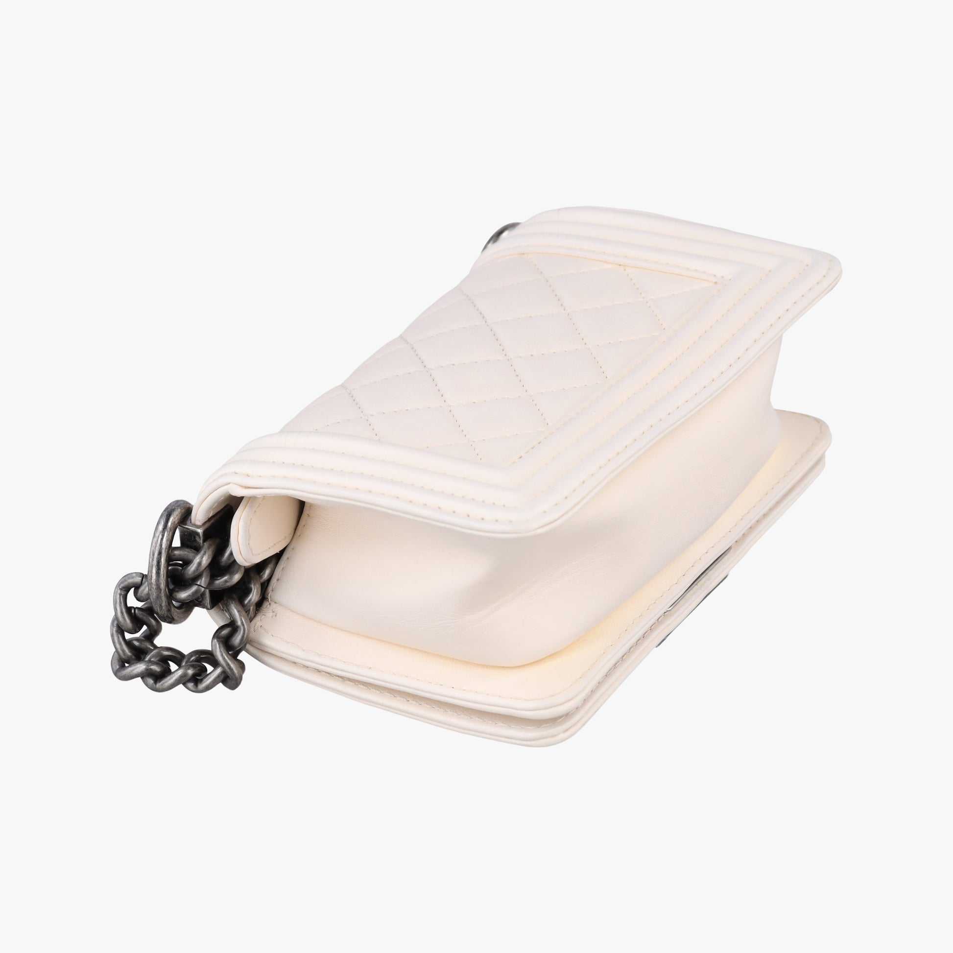 BOY CHANEL White lambskin A67364 18801815ボーイシャネル ホワイト ラムスキン A67364 18801815