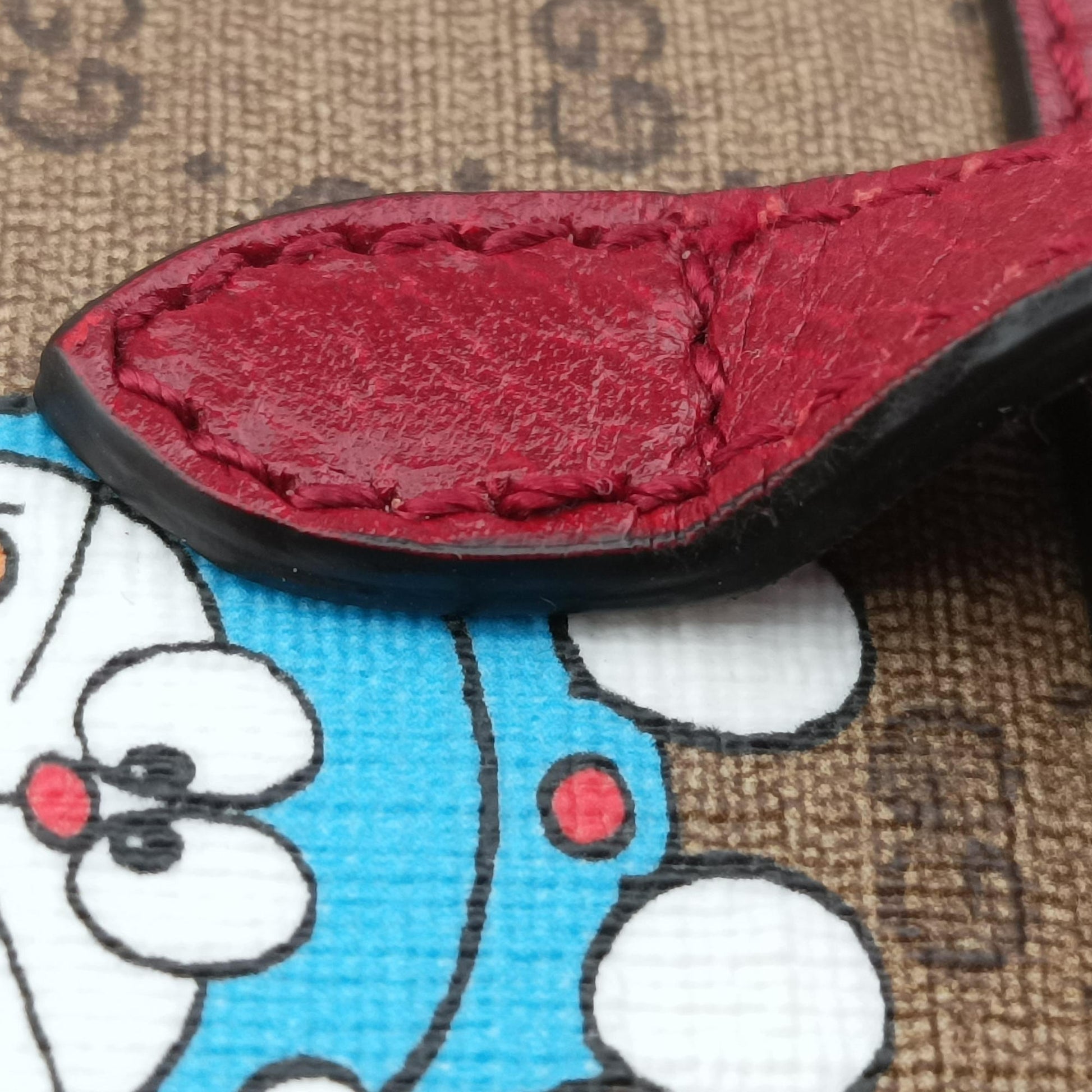 Fujiko-Pro Doraemon Micro GG Supreme Beige × Red × Multicolor PVC coated canvas 653952 F033863316フジコ プロ ドラえもん マイクロGGスプリーム ベージュ×レッド×マルチカラー PVCコーティングキャンバス 653952 F033863316
